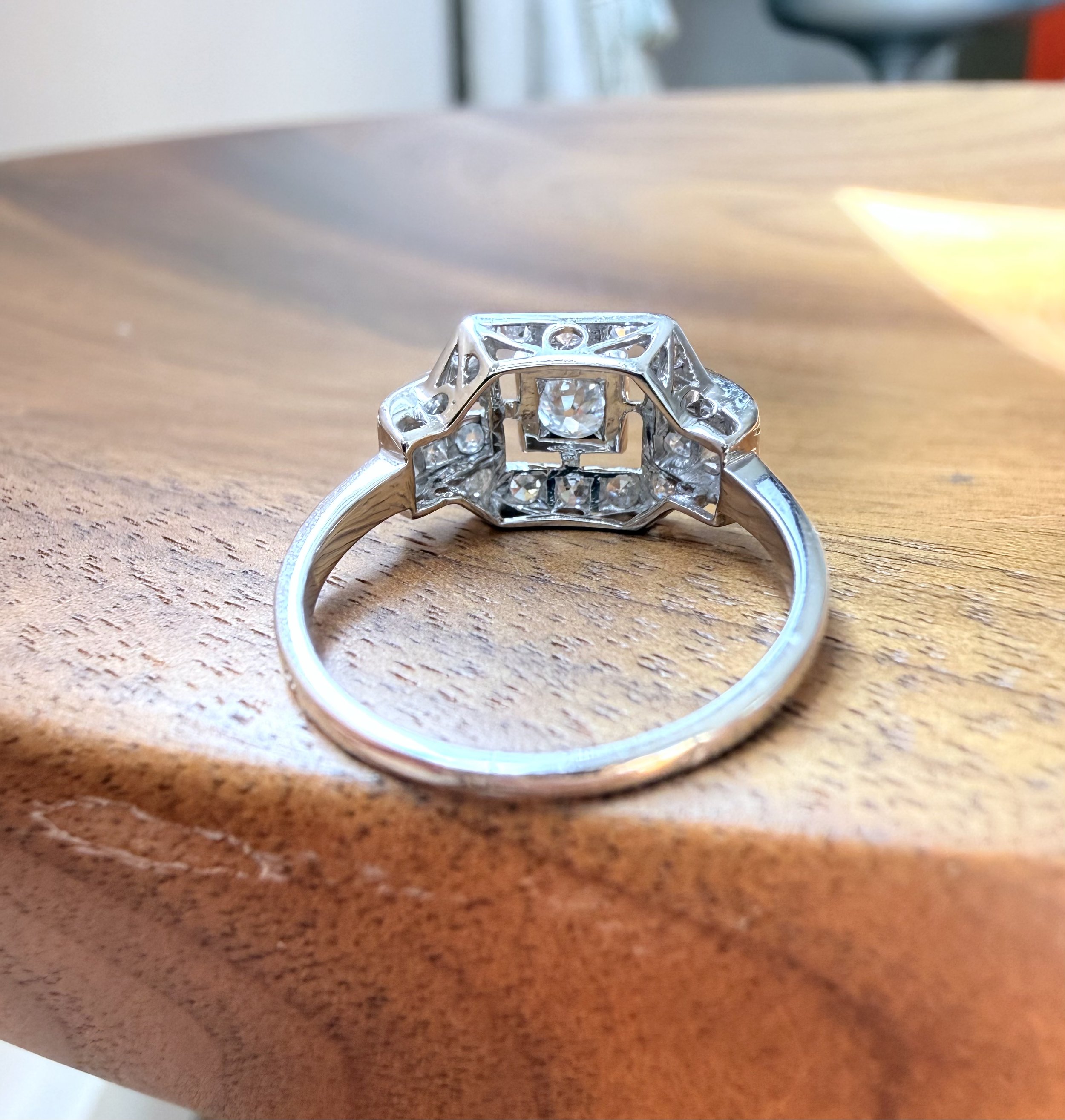 ADR3105-Pauline-bague-ancienne-art-decoplatine-diamants-diamond-ring-fiancailles-mariage-wedding5.jpeg
