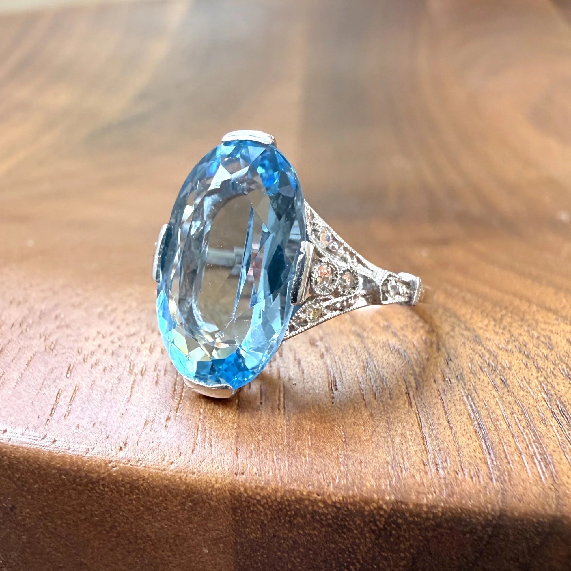 ADR2949-Bague-ancienne-art-deco-aigue-marine-aquamarine-ring-estate-jewelry-french-bijoux-anciens-paris-louvre-musuem-capitale3.jpg