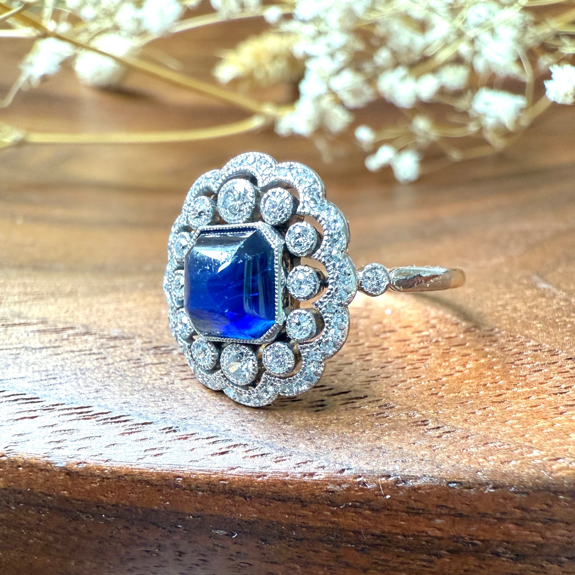 ADR2760-Bague-ancienne-or-jaune-saphir-paindesucre-sapphire-diamonds-thailand-saphir-vintage-ancienne-orjaune-bijoux-anciens-famille-paris15.jpg