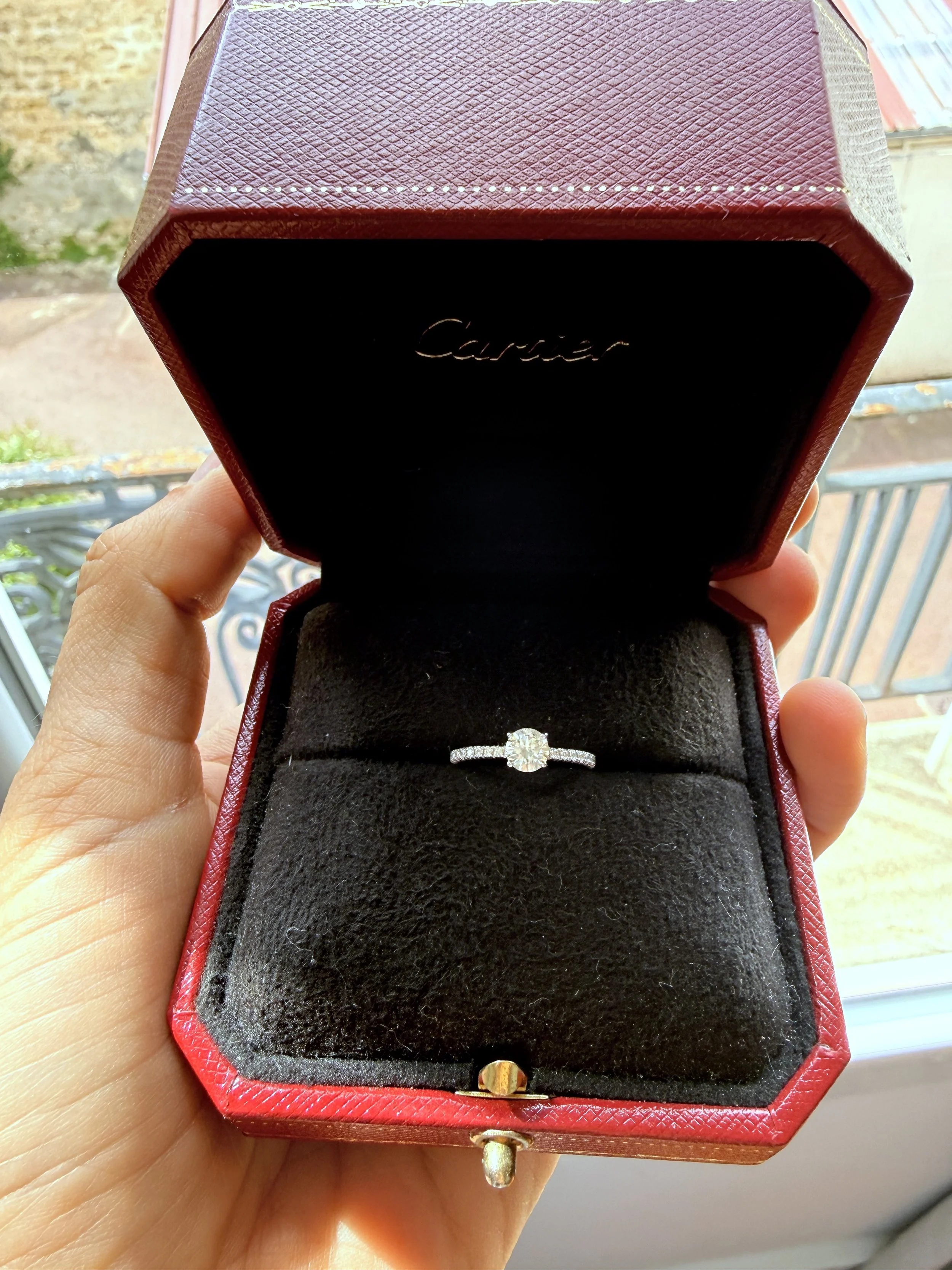 ADR2958-bague-cartier-etincelle-diamants1.jpeg