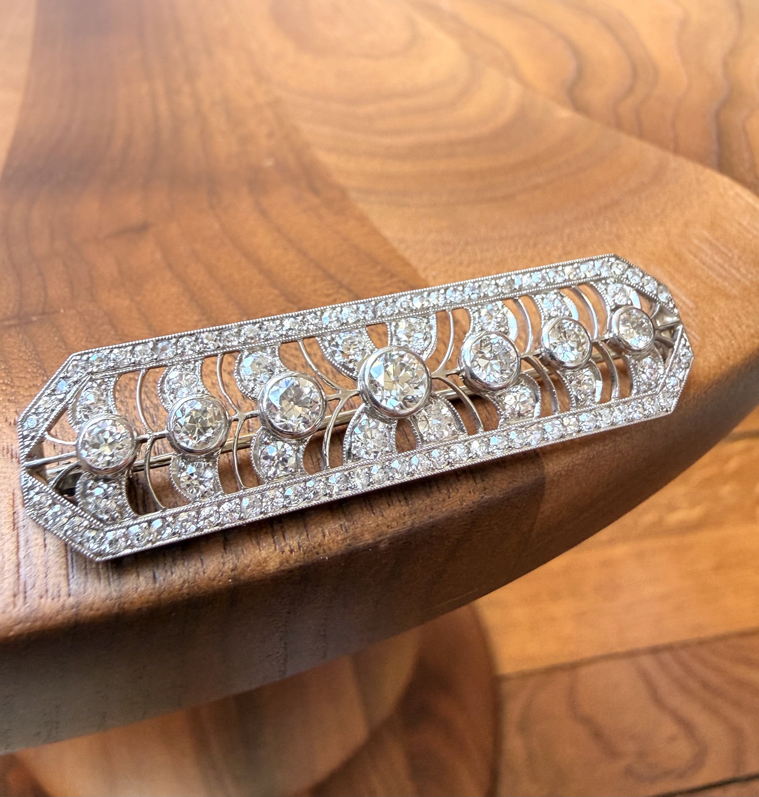 ADR3059-Broche-art-deco-platine-diamants-brooch-unique-rare-arthus-bertrand0.jpeg