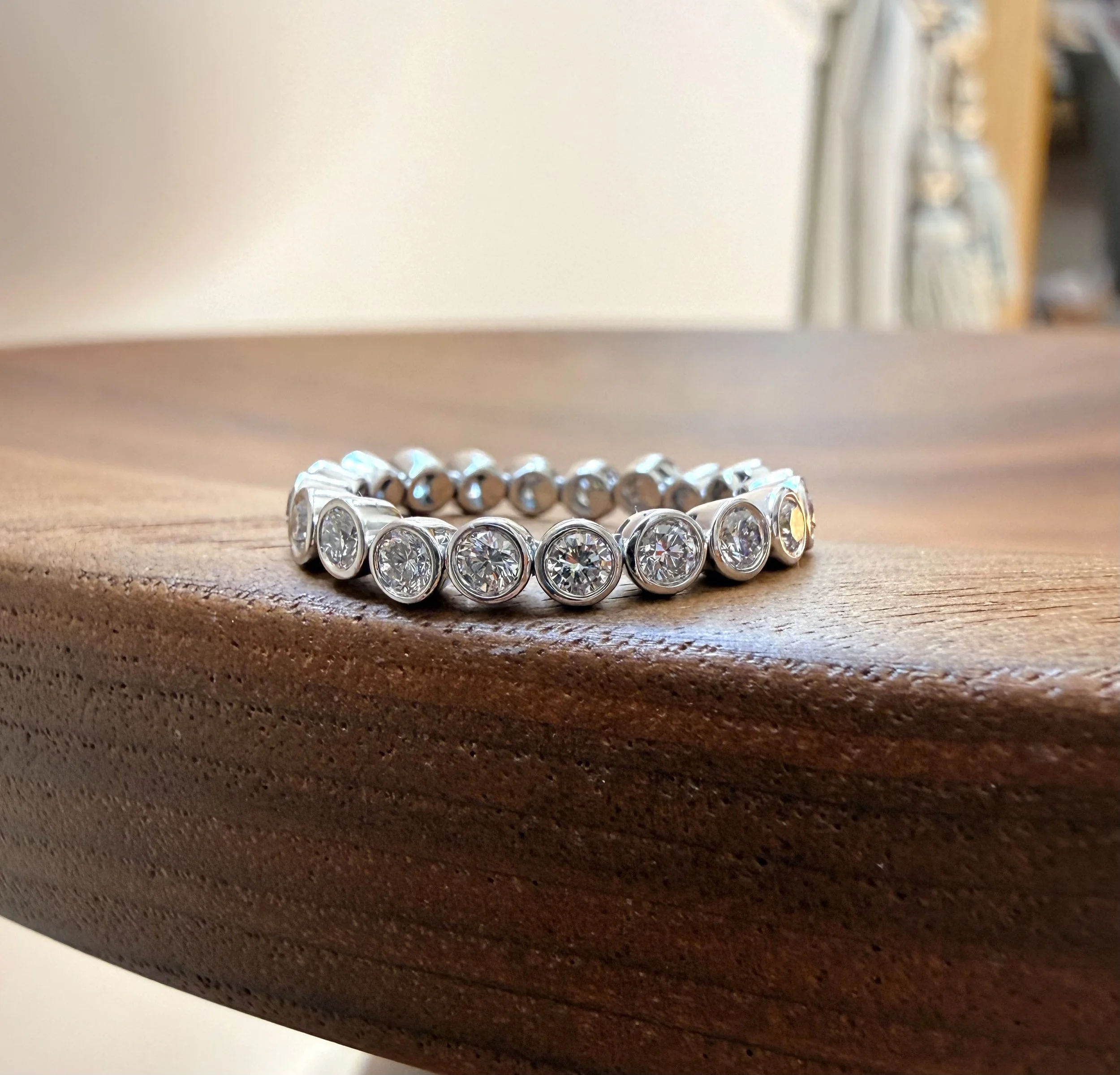 ADR3045-de-Beers-bague-mobile-diamants-alliance-diamonds-ring13.jpeg