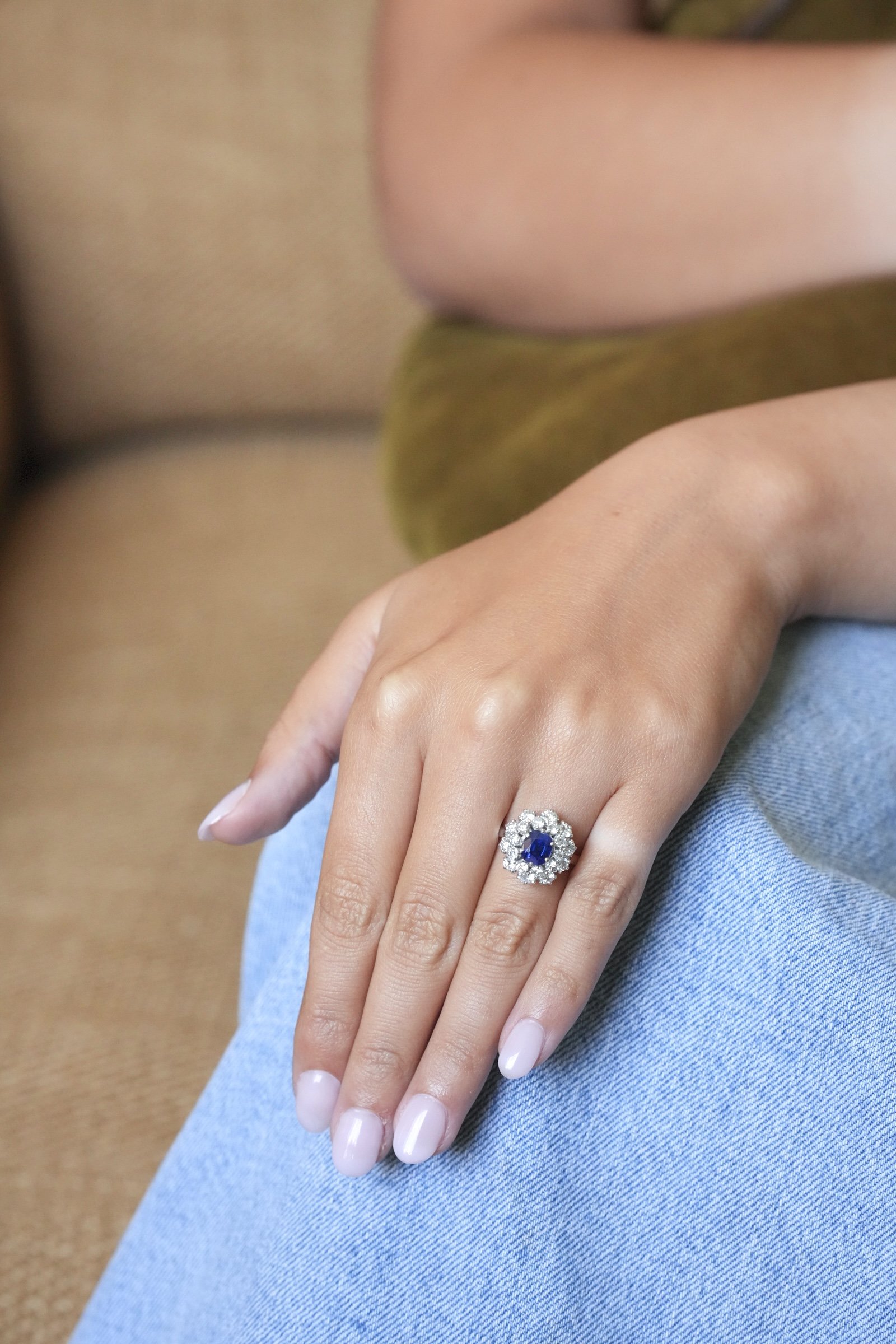 ADR3014-Jolie-bague-saphir-diamants-marguerite1.jpg