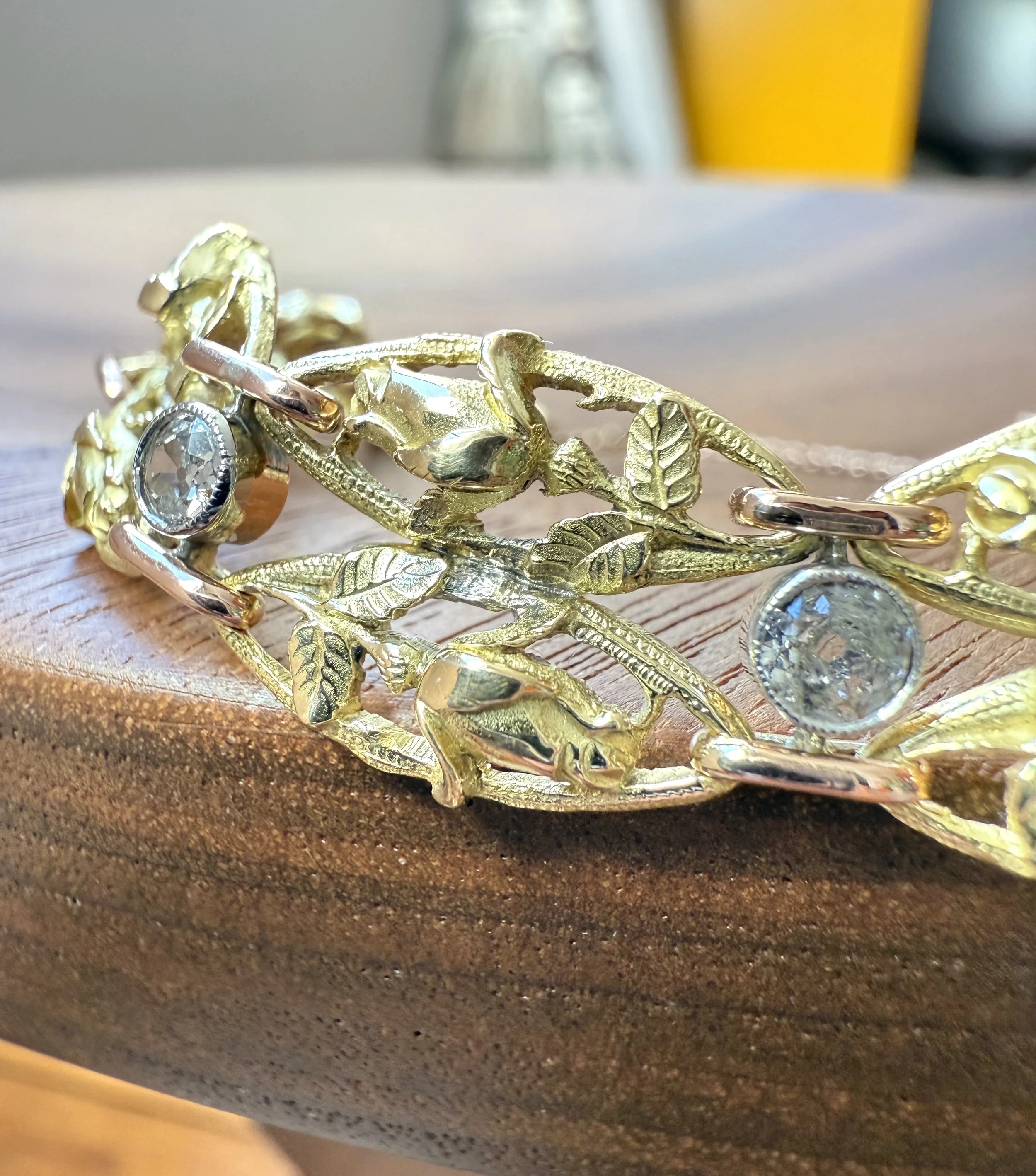 ADR2847-bracelet-or-jaune-diamants-cadeau-naissance-anniversaire (2).jpeg