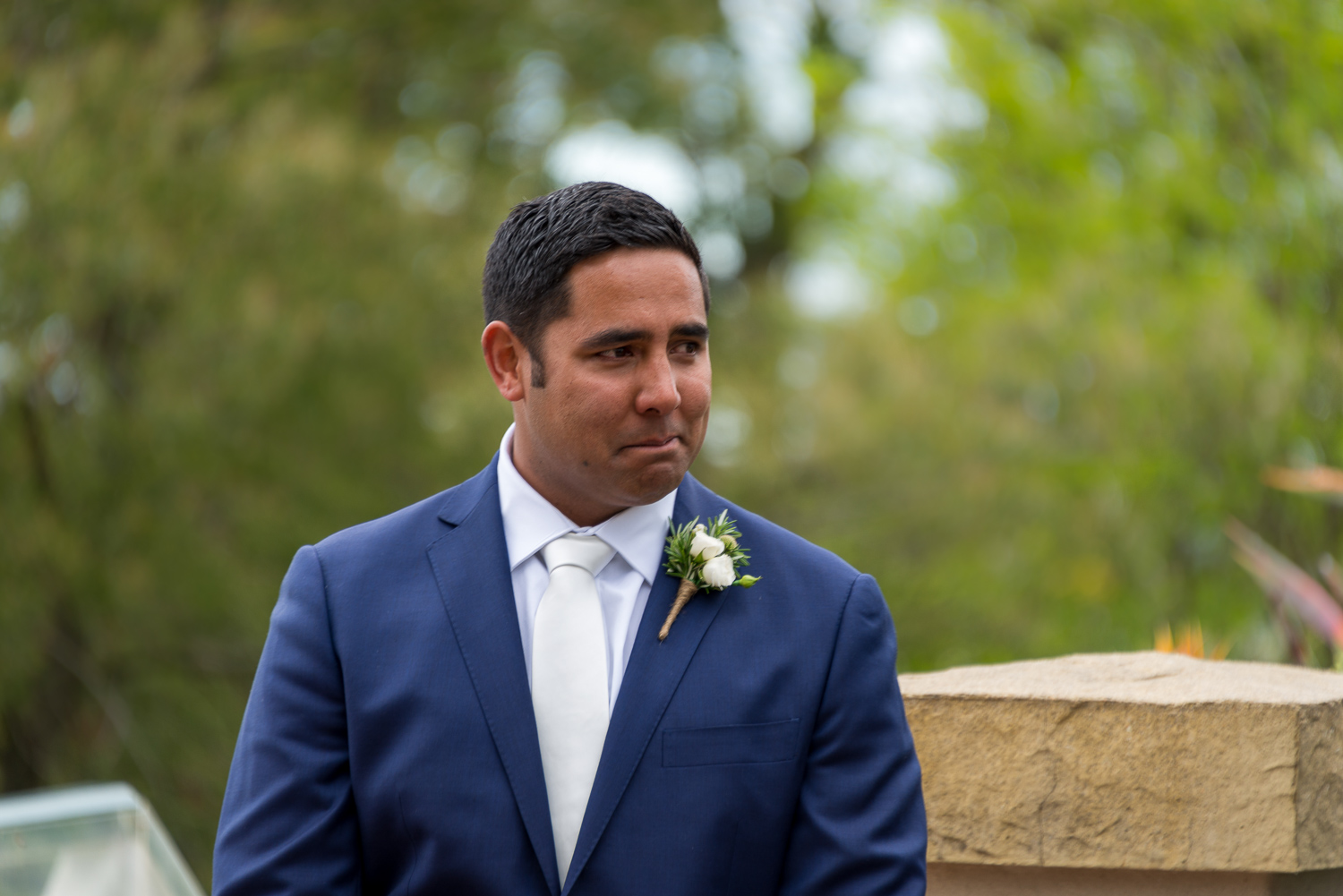 groom-seeing-bride-for-the-first-time