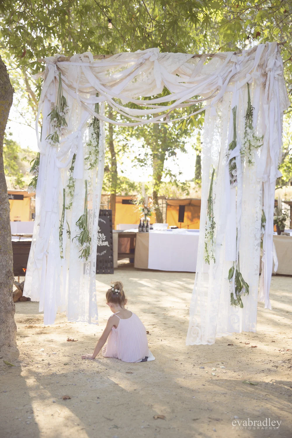 wedding-arch-black-barn-winery