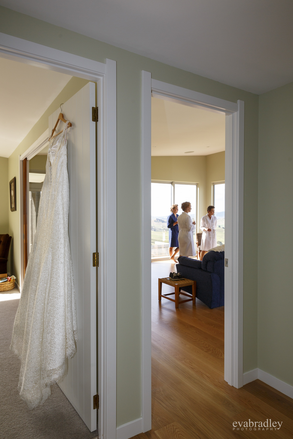bride-getting-ready-hawkes-bay-photographers