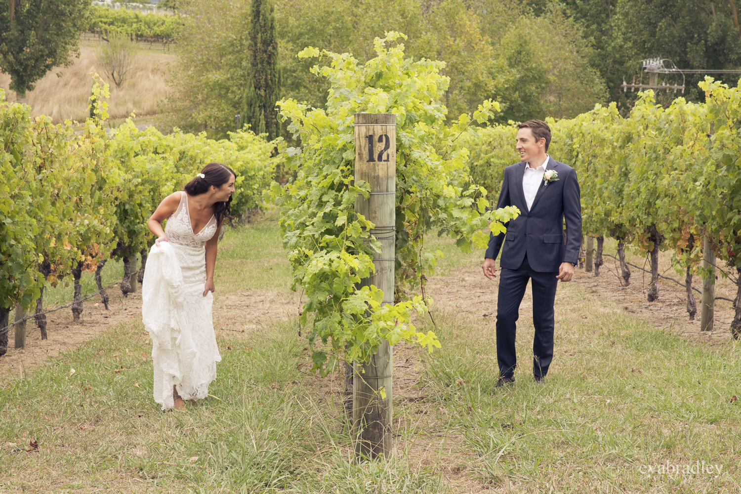 first-look-black-barn-winery-wedding
