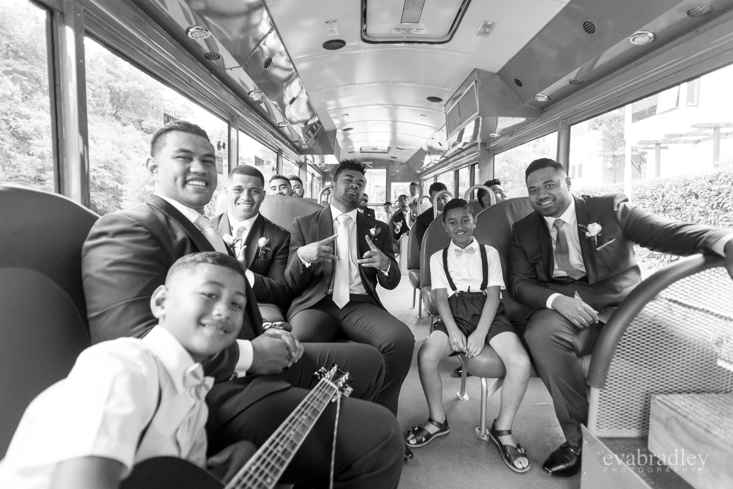 art-deco-bus-hawkes-bay-wedding-photographers
