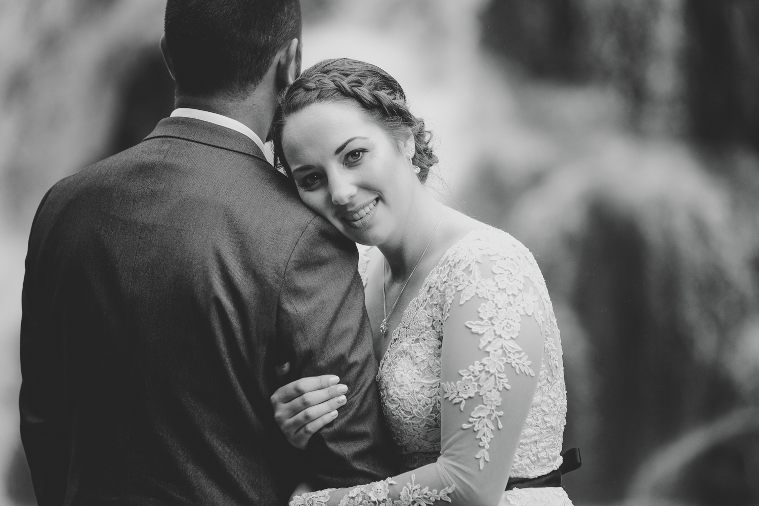 wedding-photos-at-owharoa-waterfall