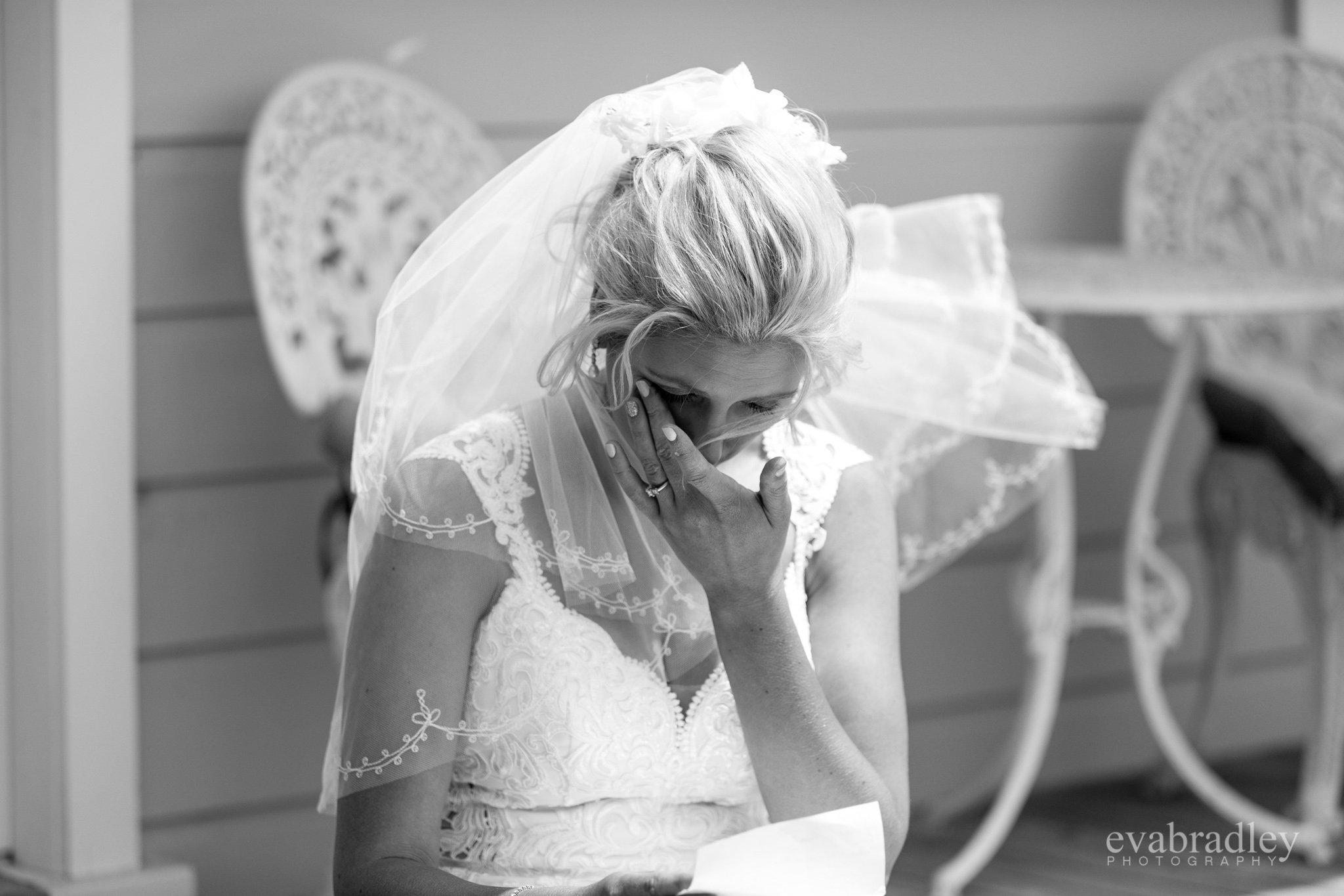 bride-reading-letter-nz