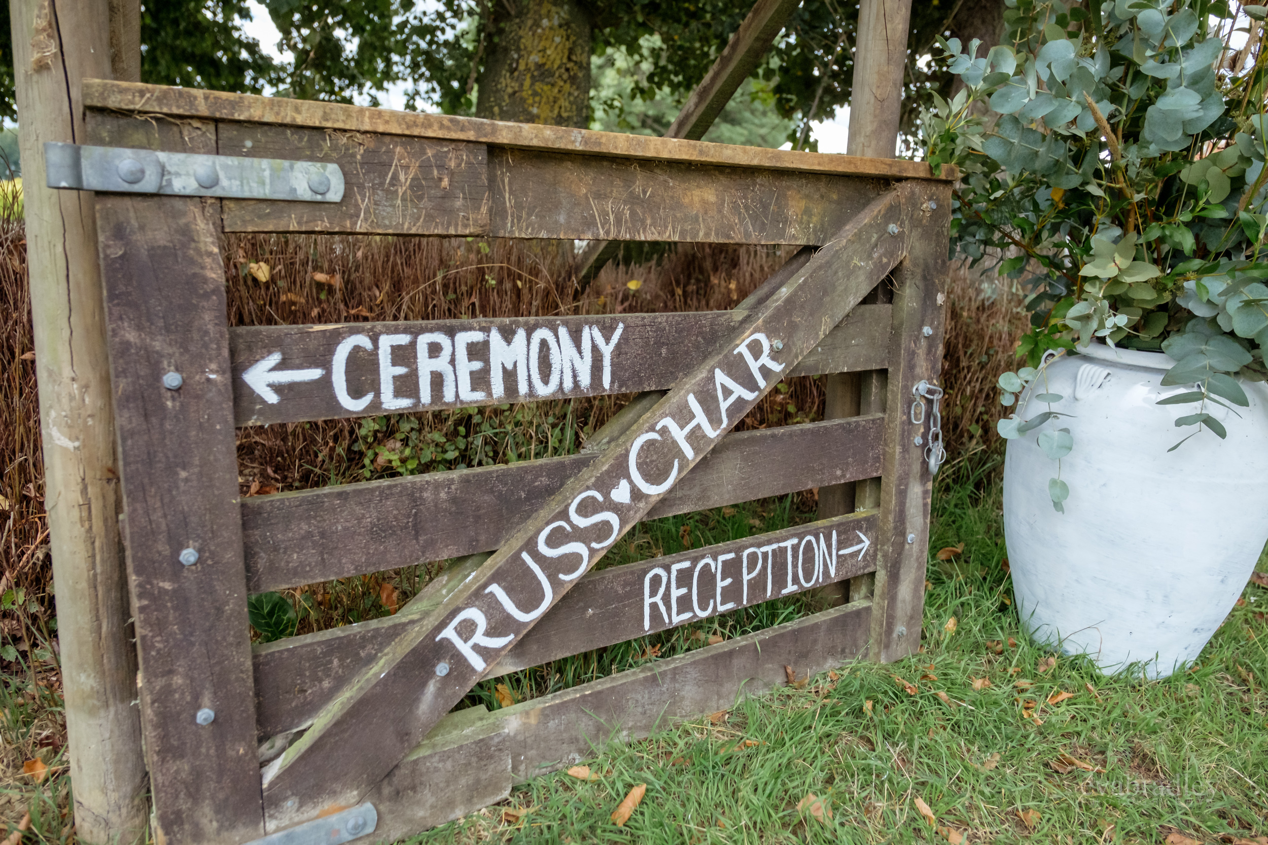 rustic-wooden-wedding-signs-nz