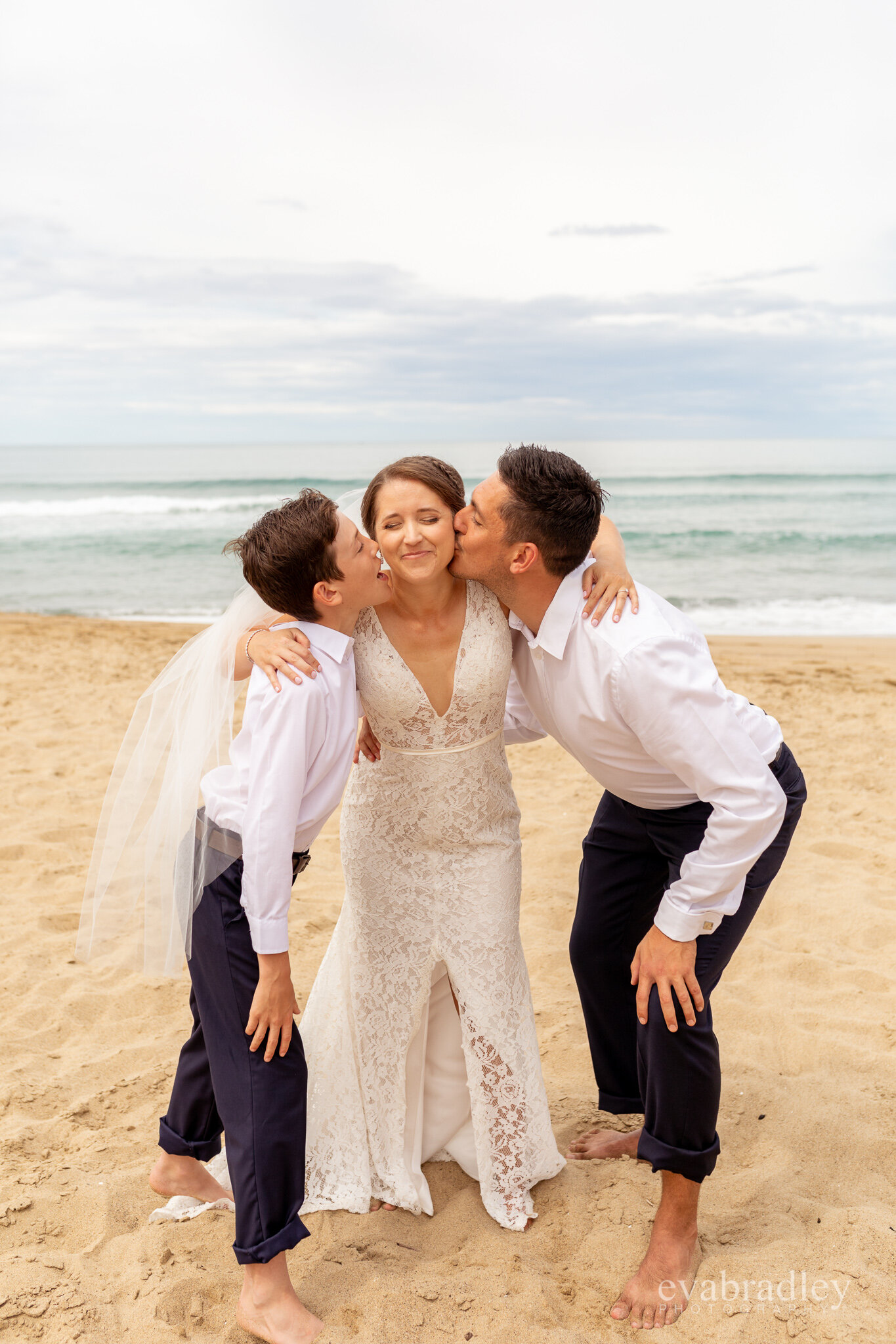 wedding photos at waiptaiki beach