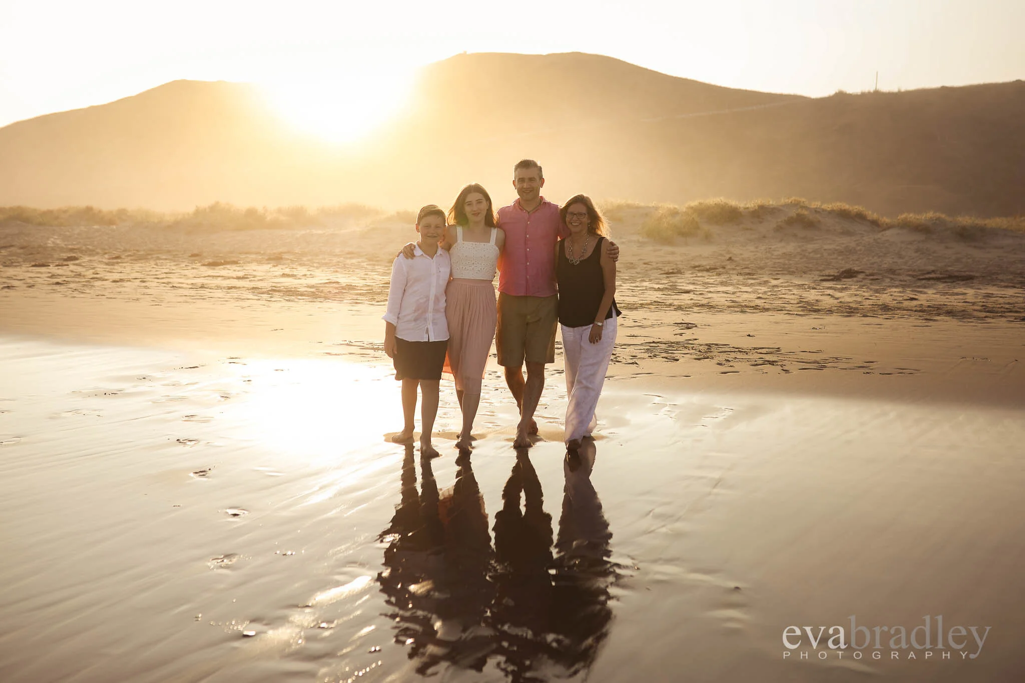 hawkes bay photographer at ocean beach nz