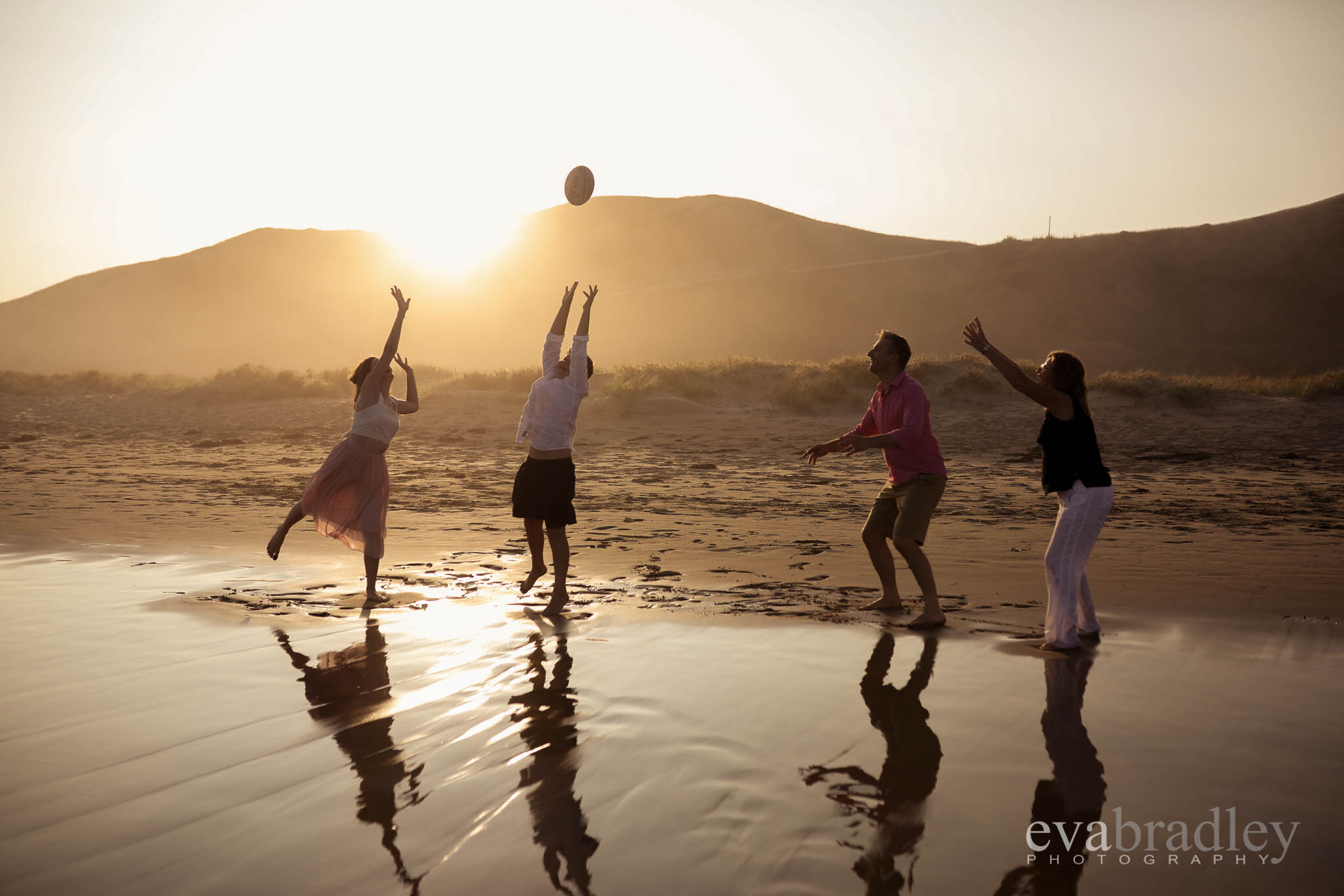 hawkes bay wedding photographer at ocean beach