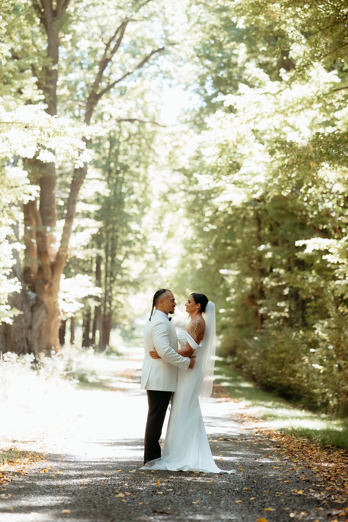 bride-and-groom-in-trees-hawkes-bay-wedding-photographers