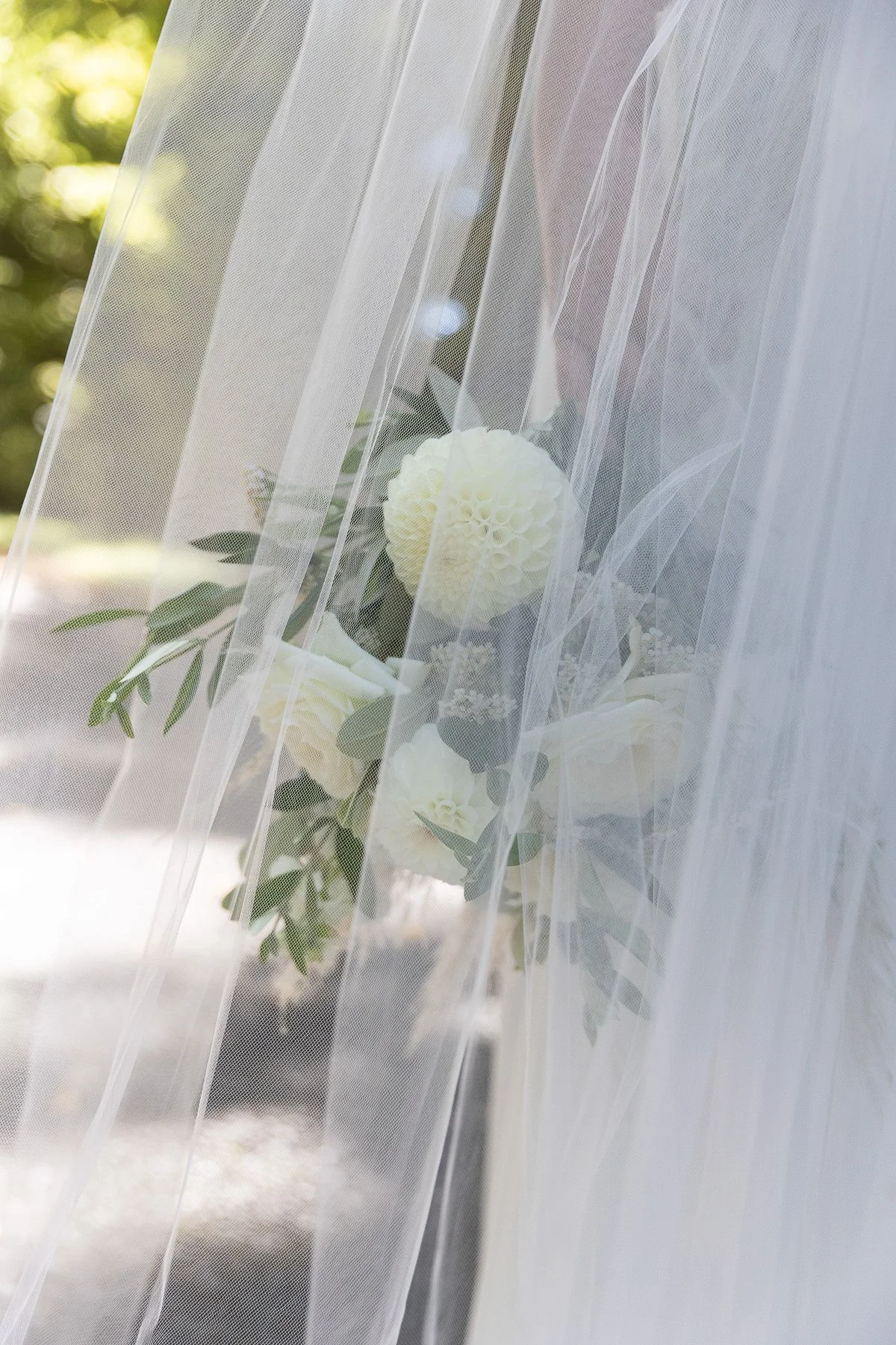 wedding-flowers-and-veil-at-hawkes-bay-wedding