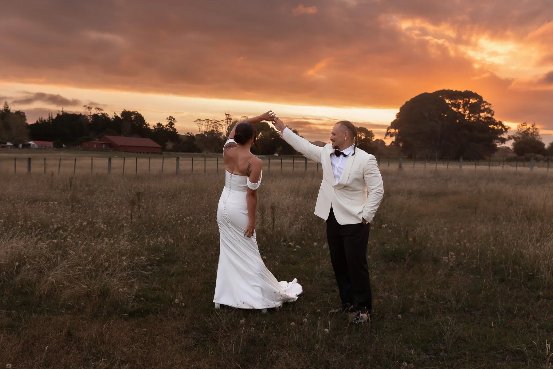 best-hawkes-bay-wedding-photographer-eva-bradley-sunset-wedding-dance
