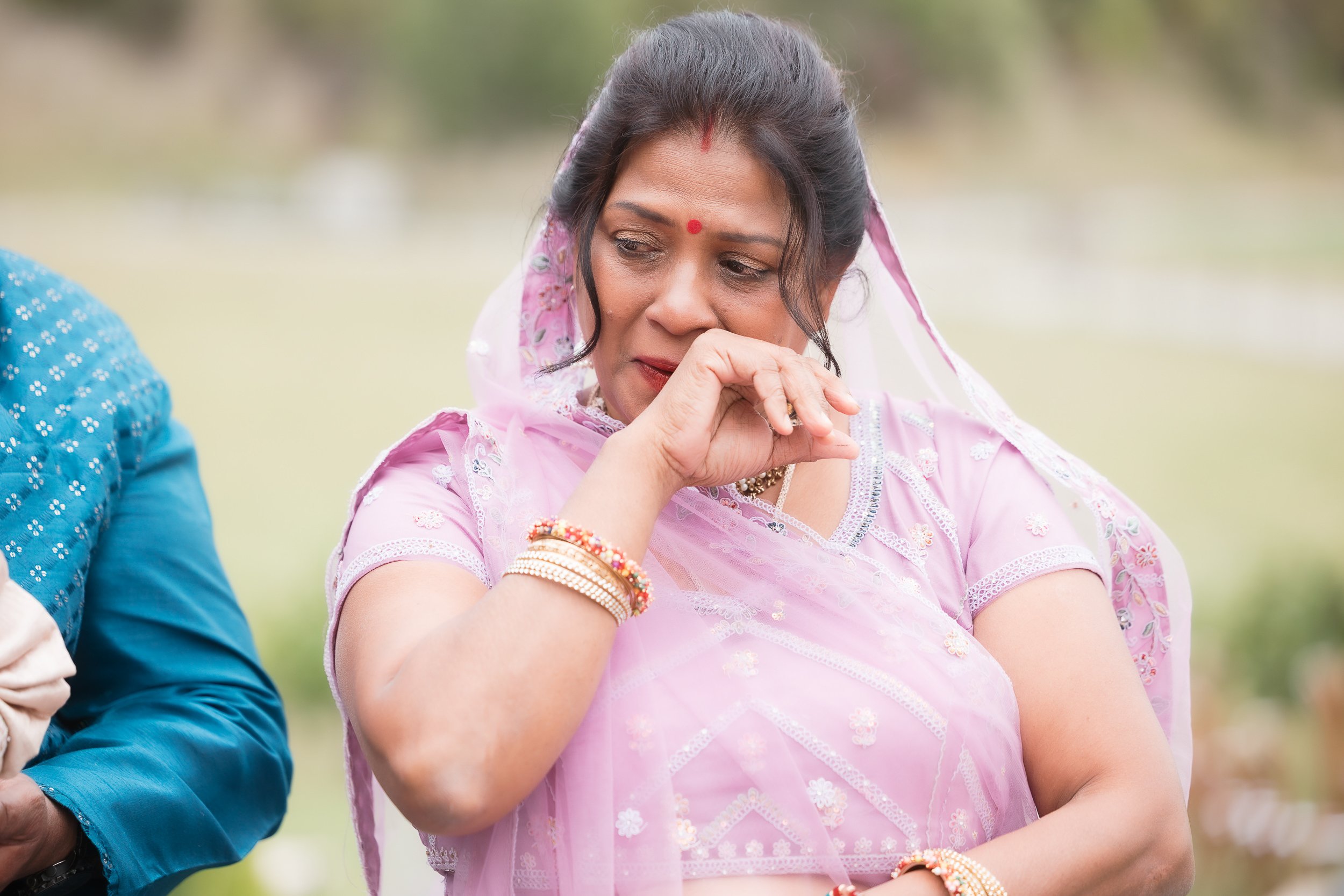 indian-mother-crying-during-baraat