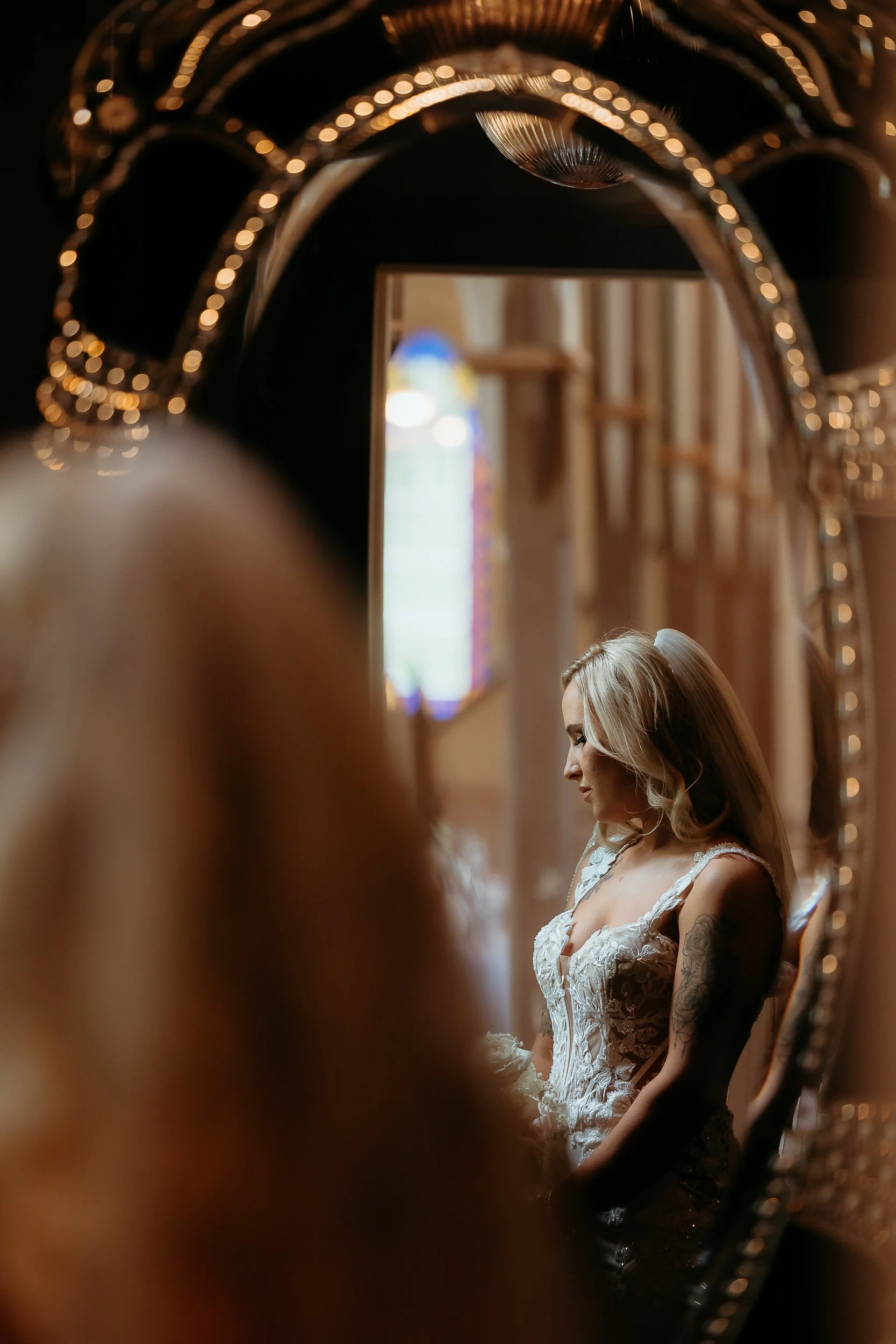 bride-in-mirror-by-hawkes-bay-wedding-photographer-eva