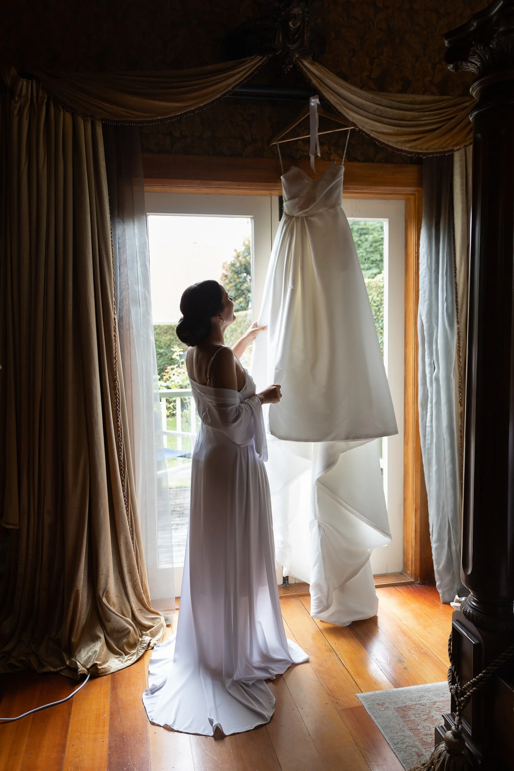 bride-with-wedding-dress-hawkes-bay
