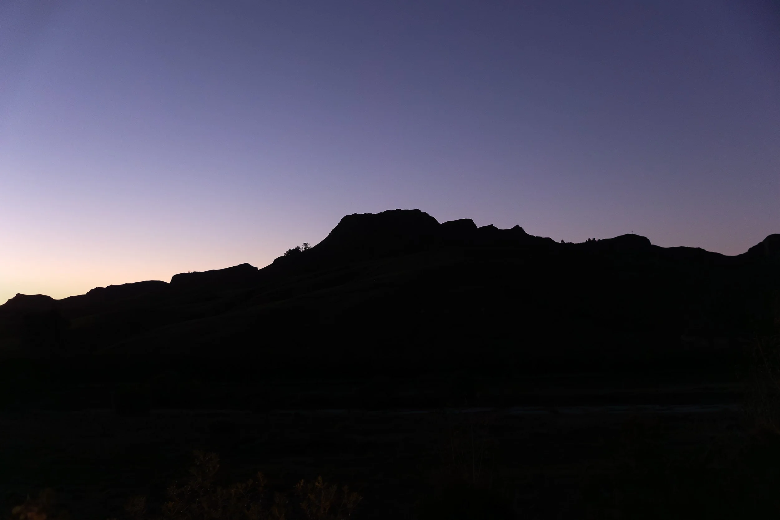 te-mata-peak-silhoutte-dusk-by-hawkes-bay-photographers