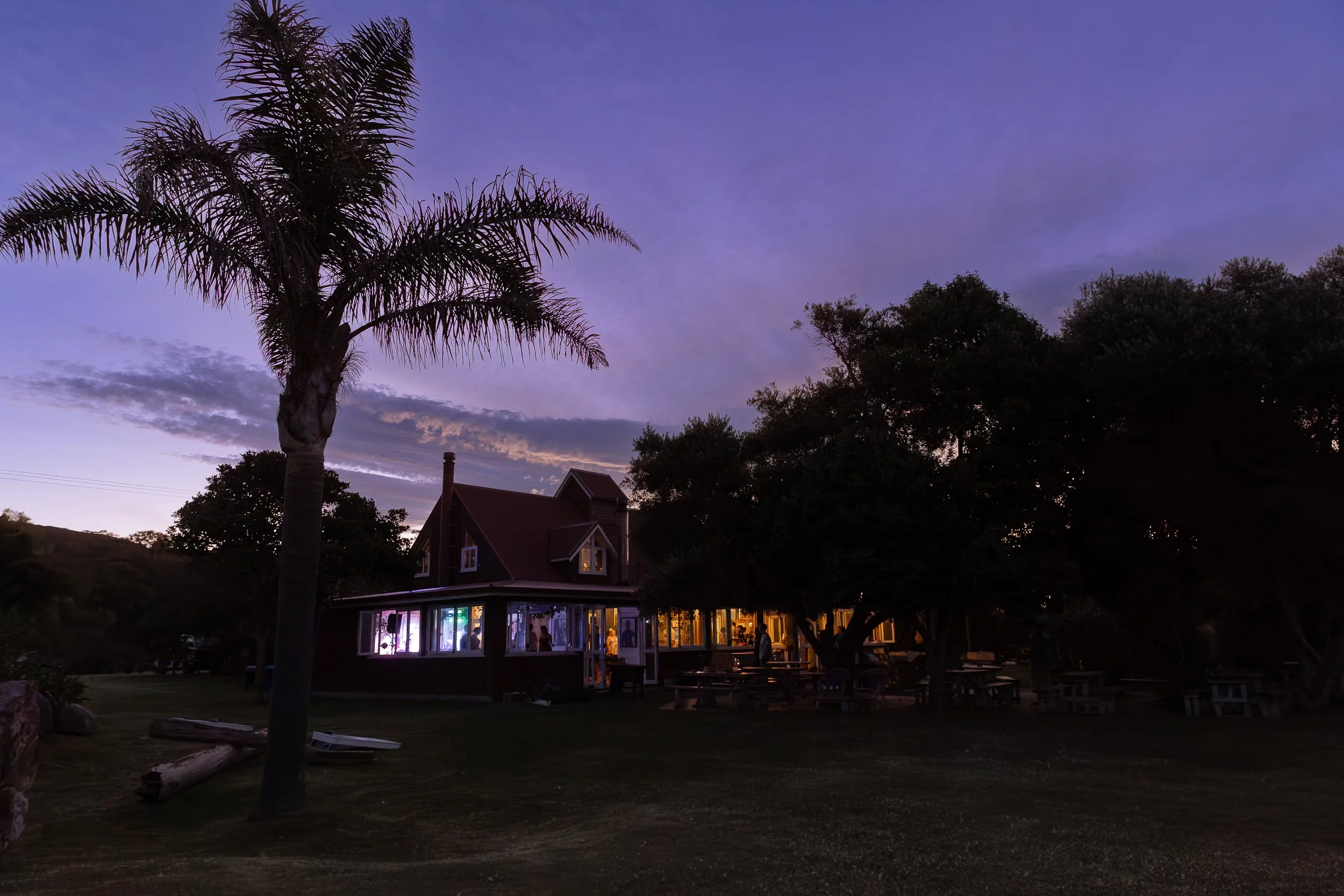 hygge-wedding-venue-in-hawkes-bay-at-dusk