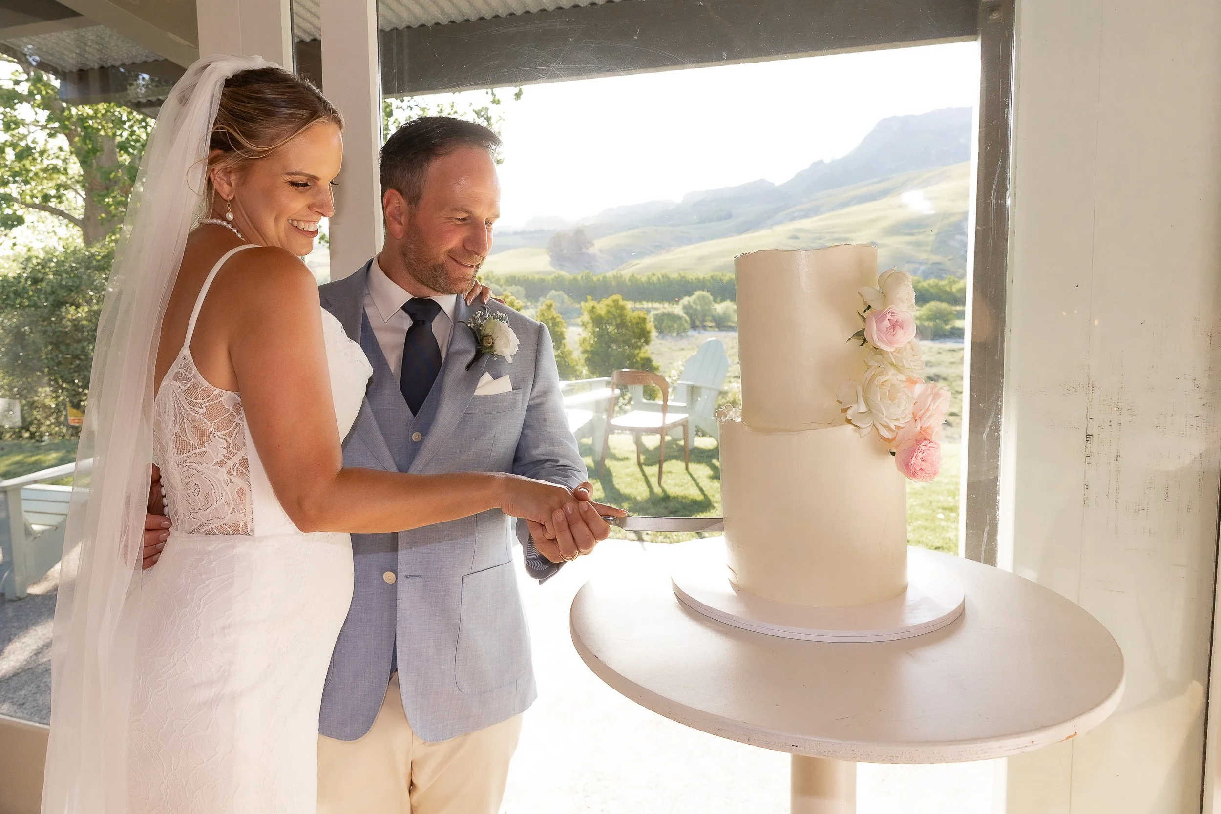 cake-cut-hawkes-bay-wedding-photographers
