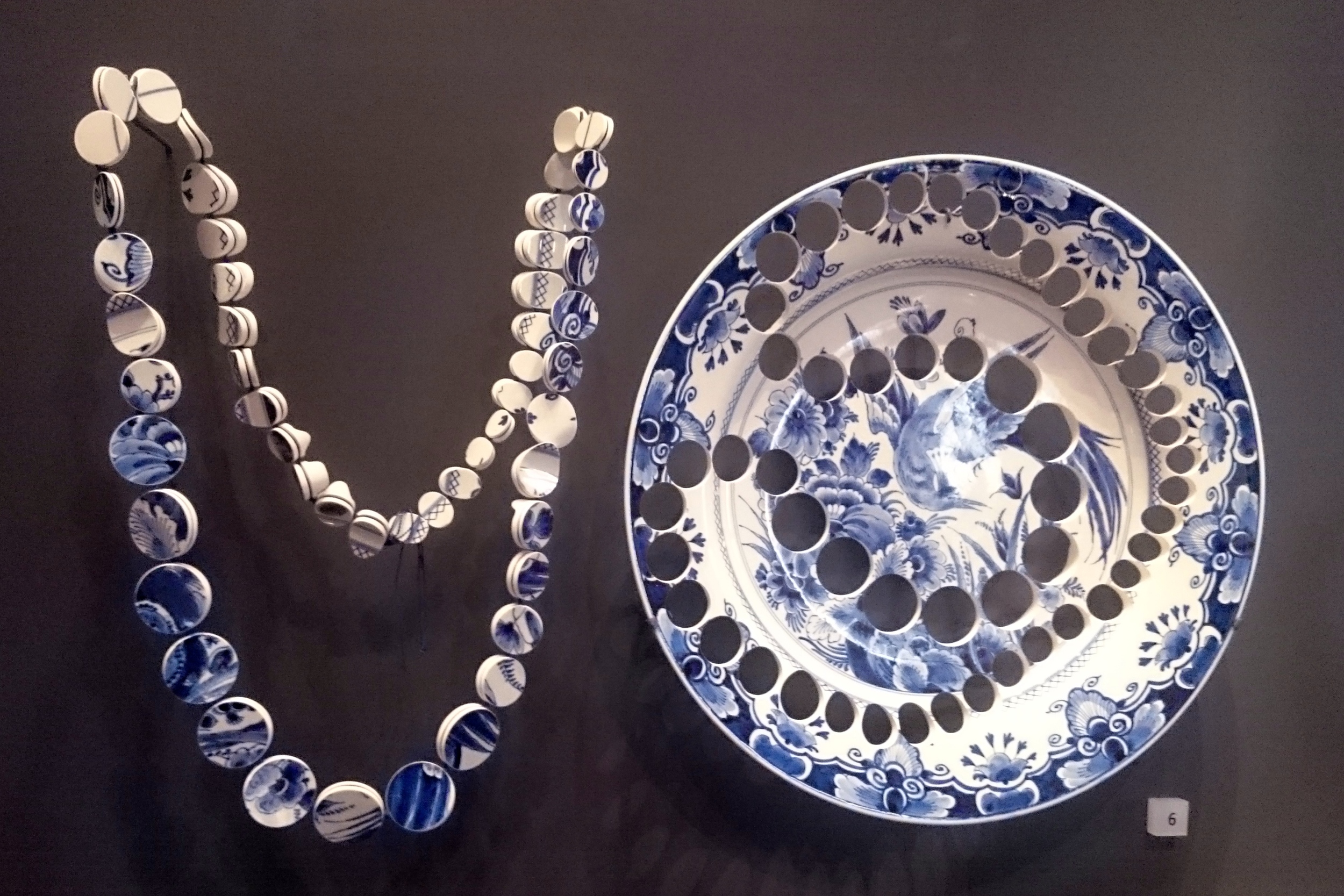 Kitchen Necklace by Gésine Hackenberg, 2009. 19th century Delftware Pottery. Wonderful to finally see this piece, it's bigger and brighter than I had imagined!