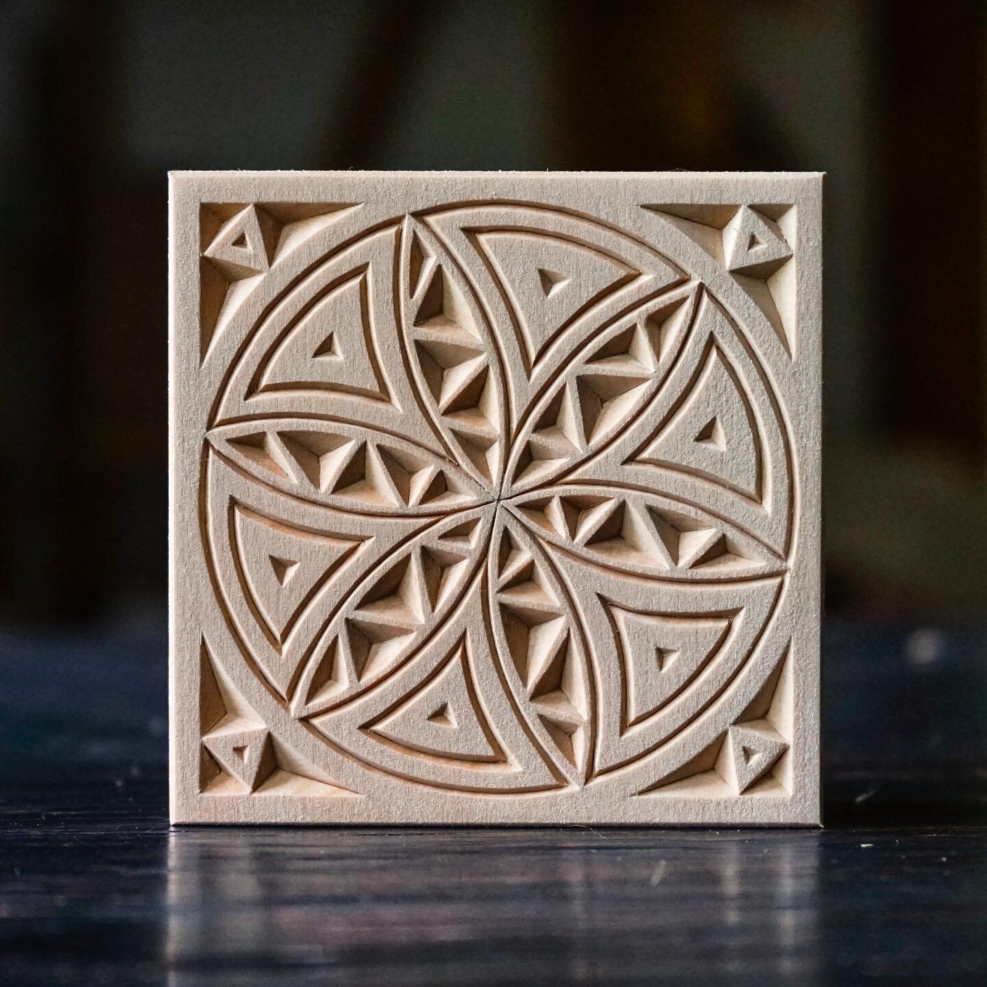 Another small tile for finish testing.
​
​#woodcarving #chipcarving
​