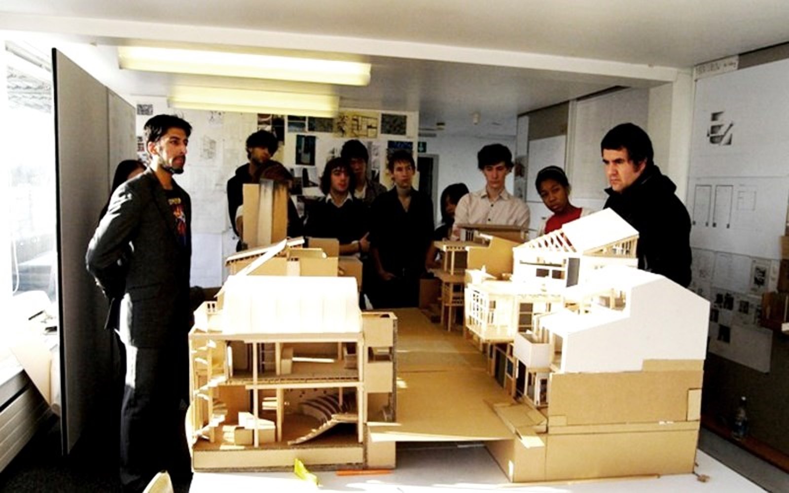 2008 - 2010 DESIGN TUTOR, ARCHITECTURE DEGREE, CARDIFF UNIVERSITY, WALES
