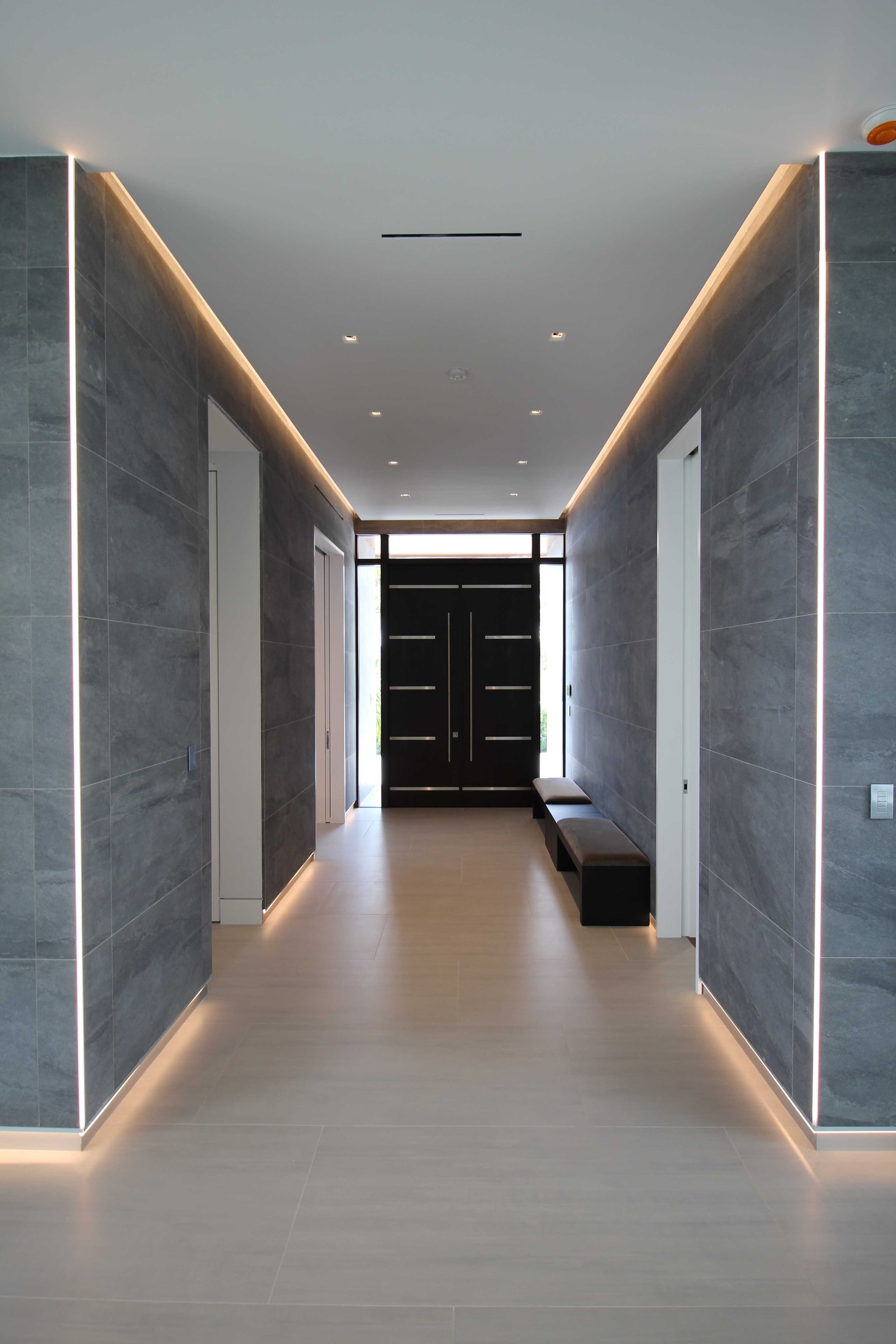 7-interior-foyer-lr.jpg