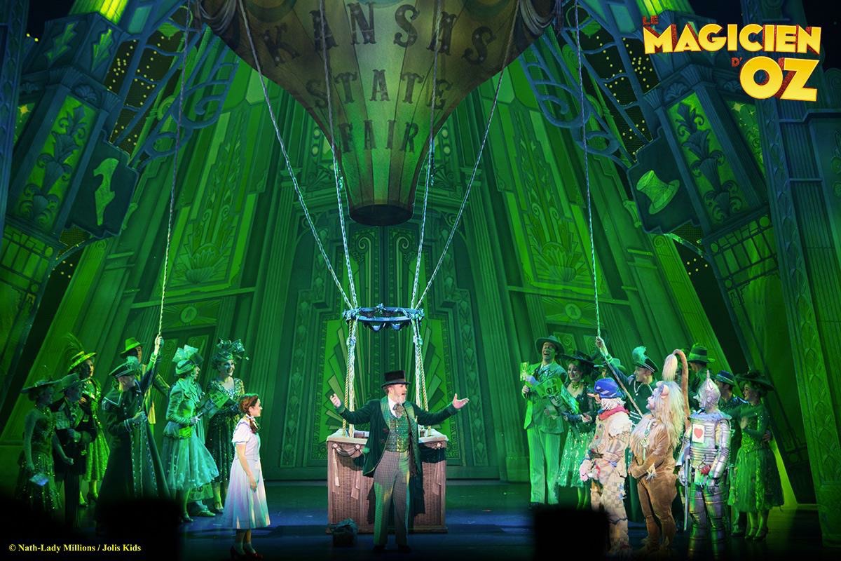 2014, Le Magicien D'Oz, great production photo, Balloon.jpg