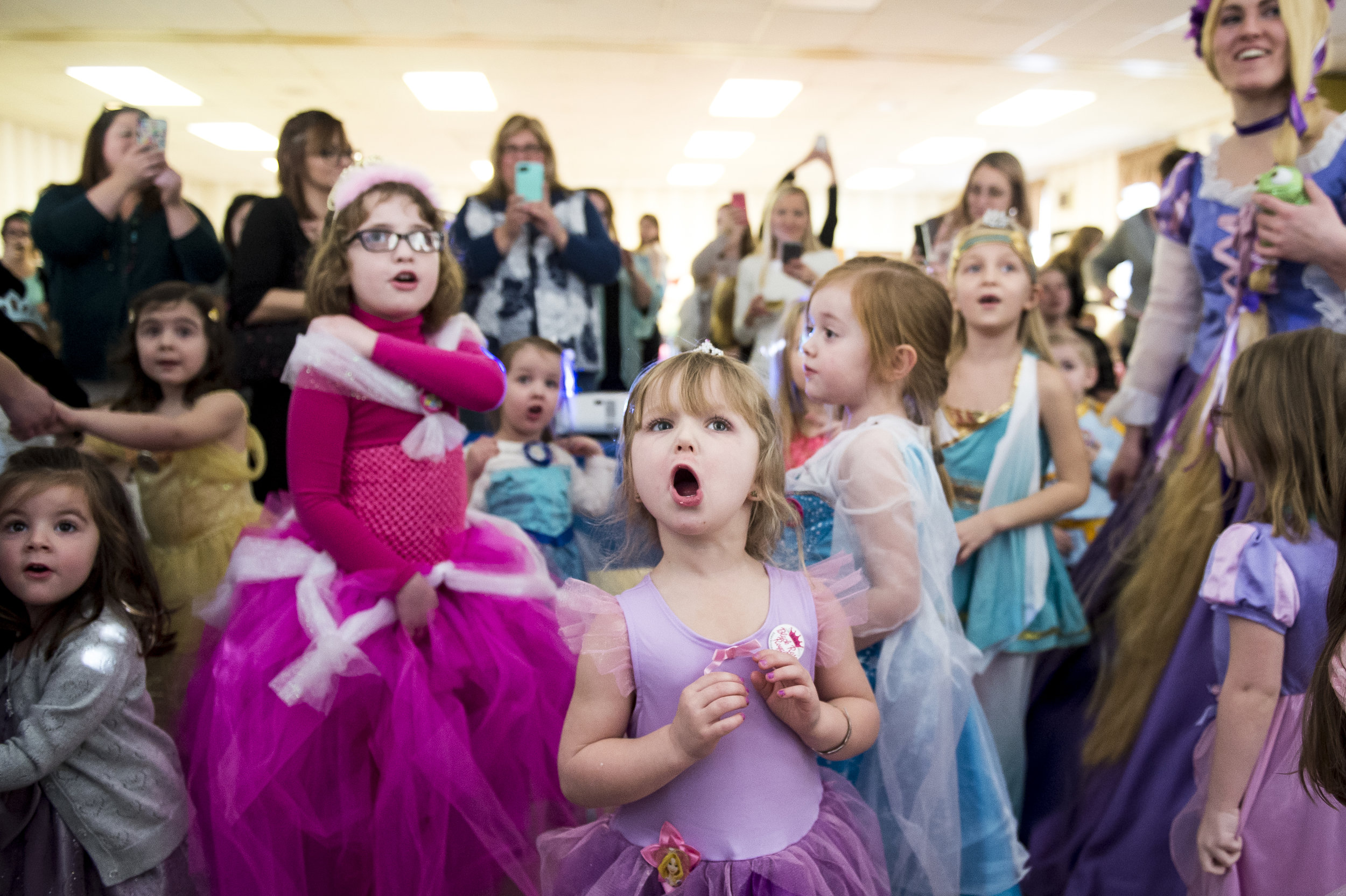  Ellyanna French, 4, sings along to "Let It Go" from Disney's "Frozen" during a princess teatime hosted by the Black Rose Rollers at the Hanover YWCA.&nbsp; 