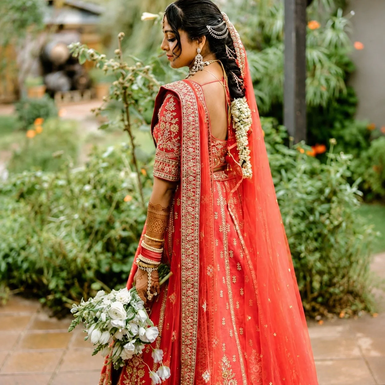 03_bride_garden_portrait.jpg