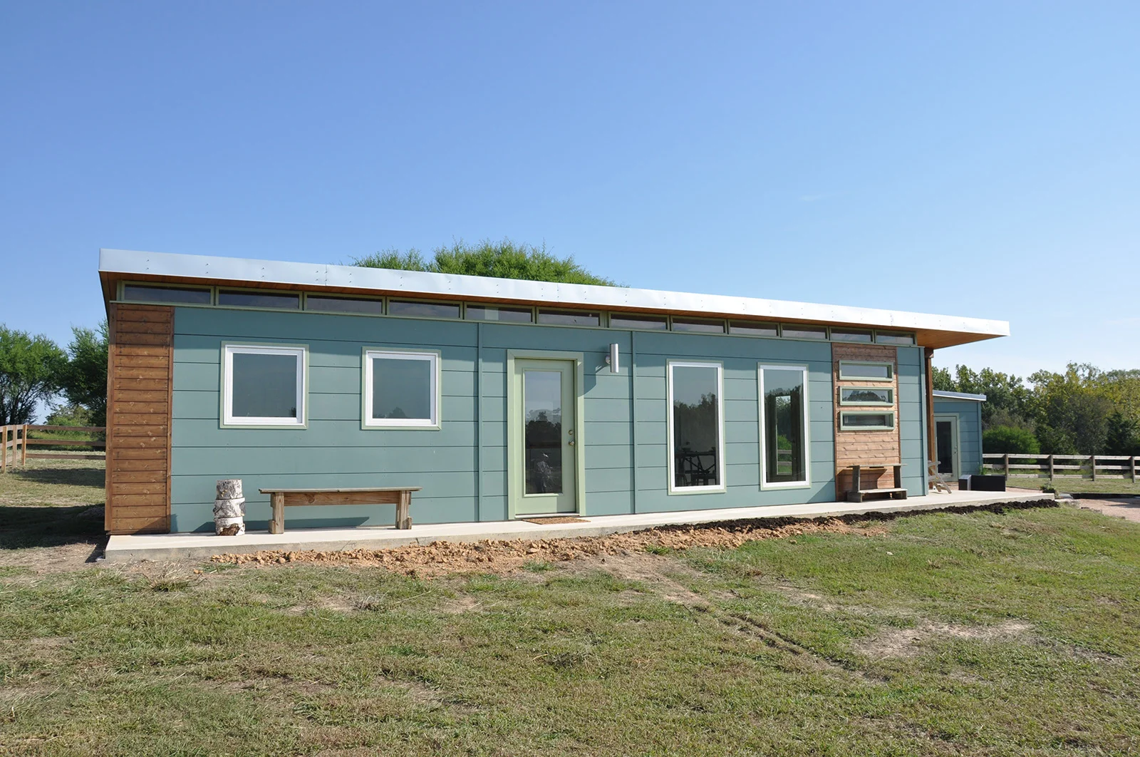 Kanga Modern Cabin Compound JG02.jpg