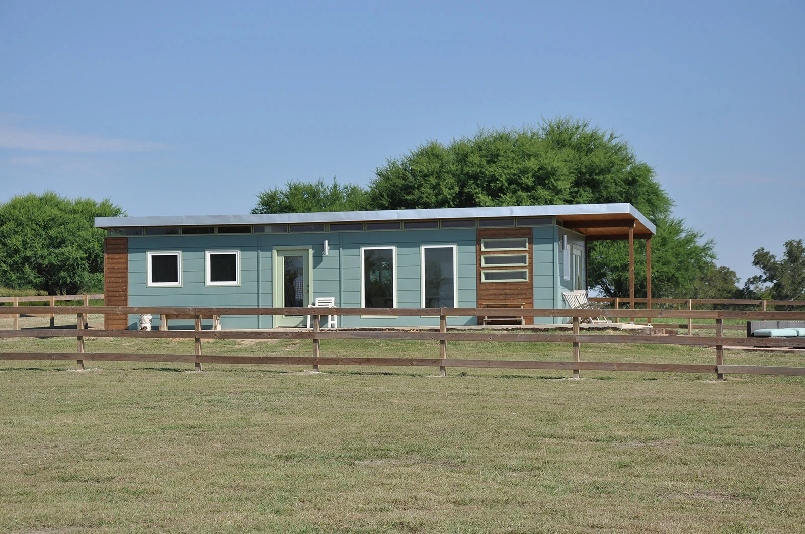 Kanga Modern Cabin Compound JG17.jpg