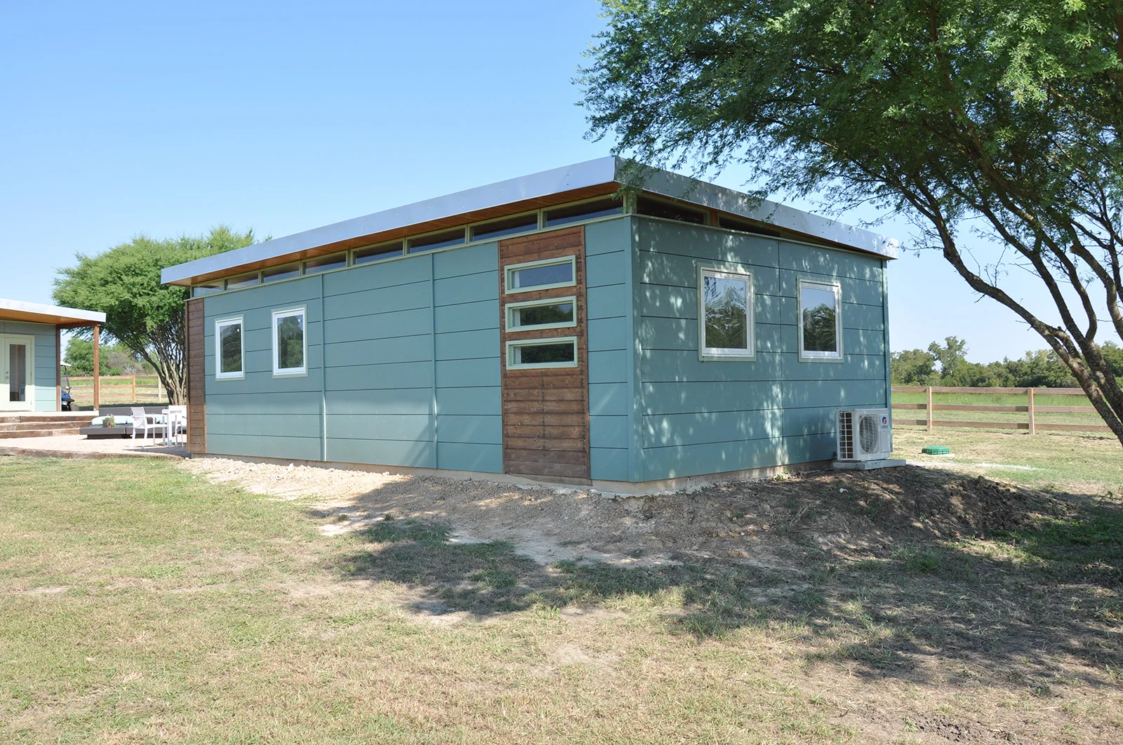 Kanga Modern Cabin Compound JG18.jpg
