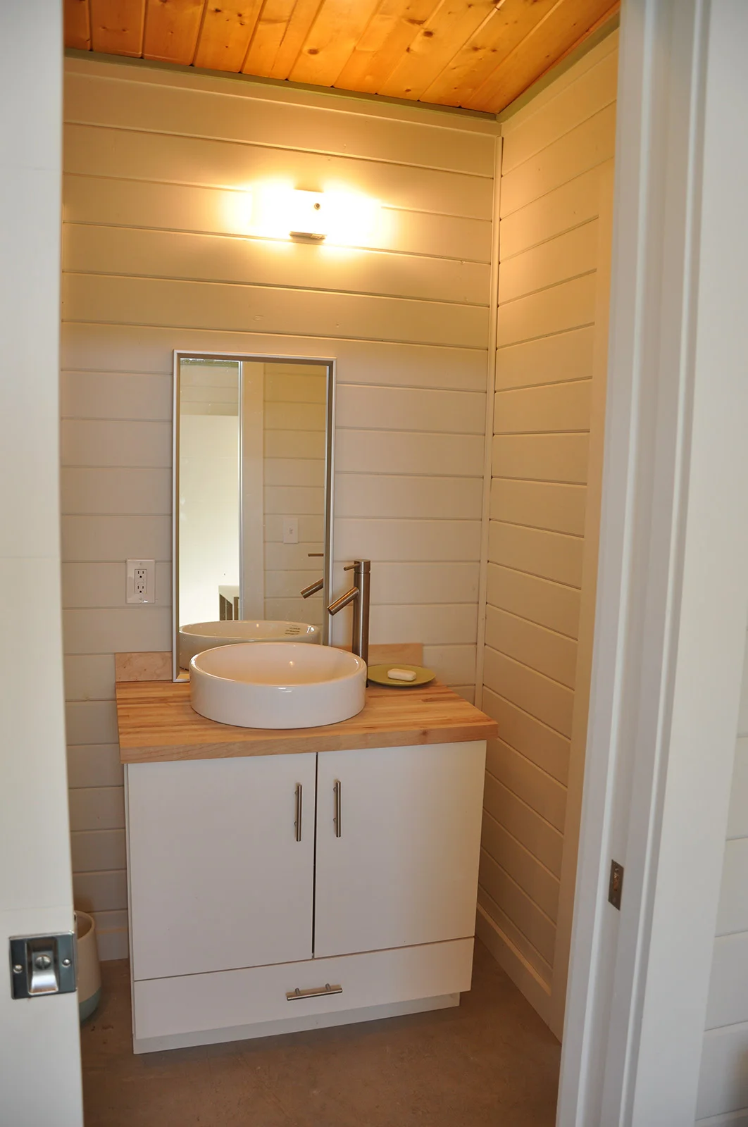 Kanga Modern Cabin Compound JG26.jpg