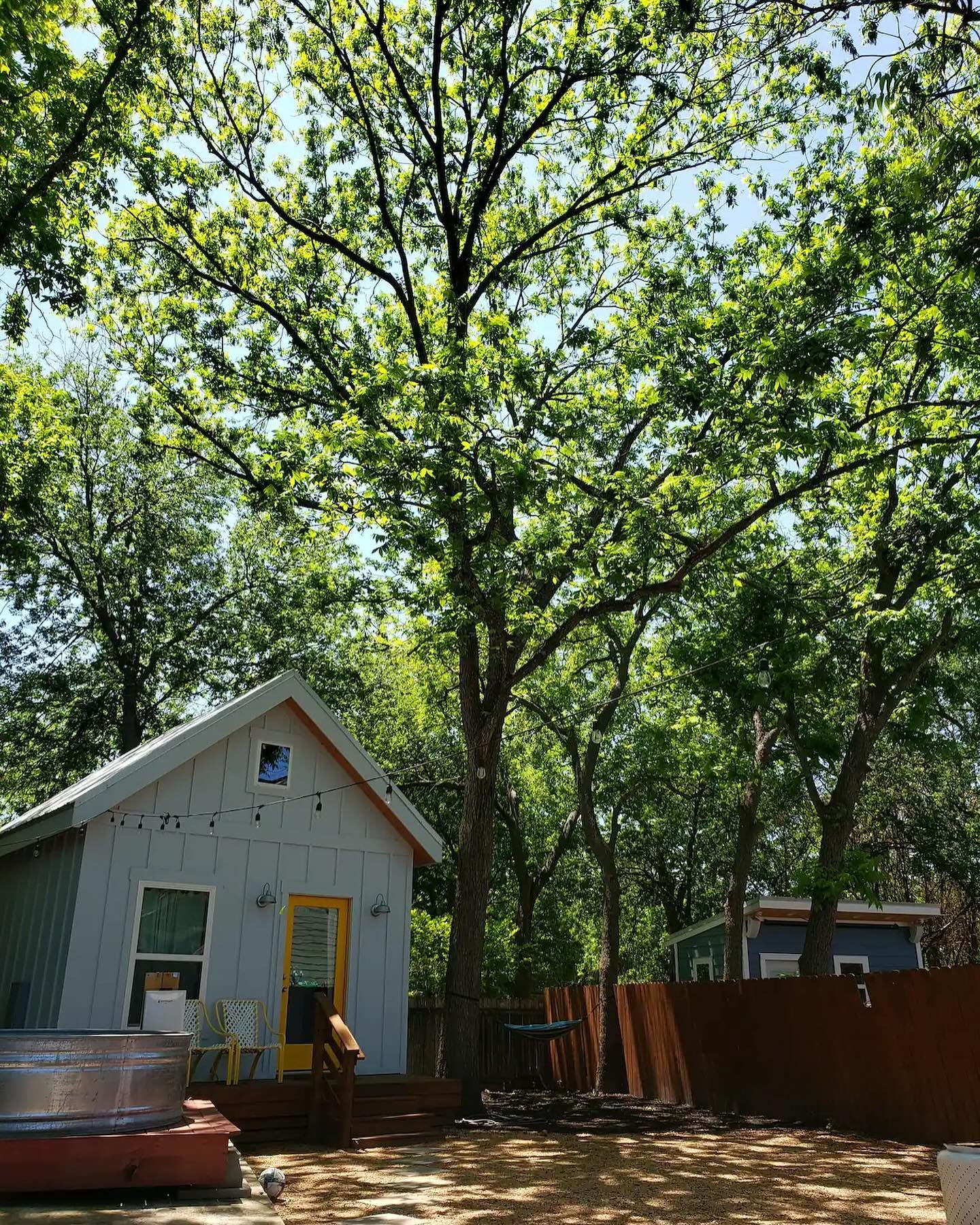 Another Kanga Cottage nestled away in the city! 🏡🏙️This adorable 16x20 is used as a short term rental and is currently listed on Airbnb.

#kangaroomsystems&nbsp;#putoneoutback&nbsp;#kanga&nbsp;#tinyhome&nbsp;#tinyhouse&nbsp;#motherinlawsuite&nbsp;&