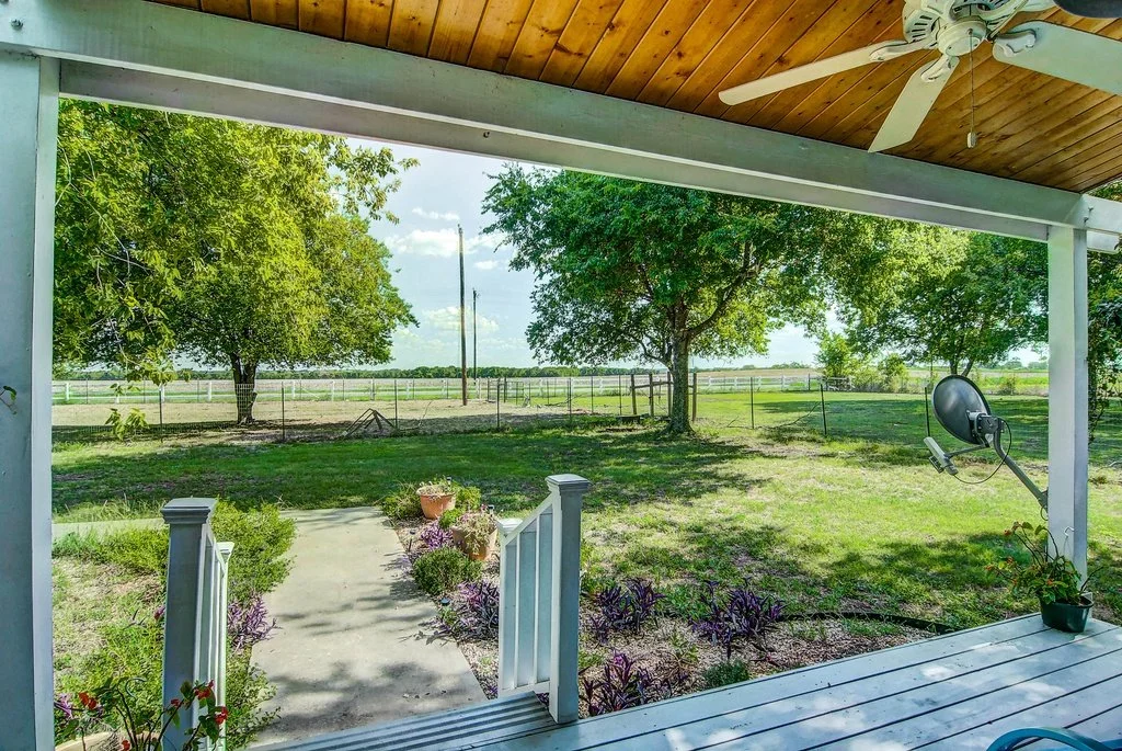 Kanga porch views FTW! This 16x34 Cottage is perfect for a rural getaway or a backyard bonus dwelling! 1Br &bull; 1Ba, +loft, good size kitchen &amp; living area to create a cozy and comfortable space!

#kangaroomsystems&nbsp;#putoneoutback&nbsp;#kan