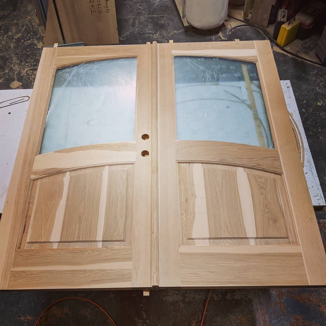 We're digging this wild Hickory grain Entry Pair from @simpsondoorco We always love when clients choose unique and special designs and species!