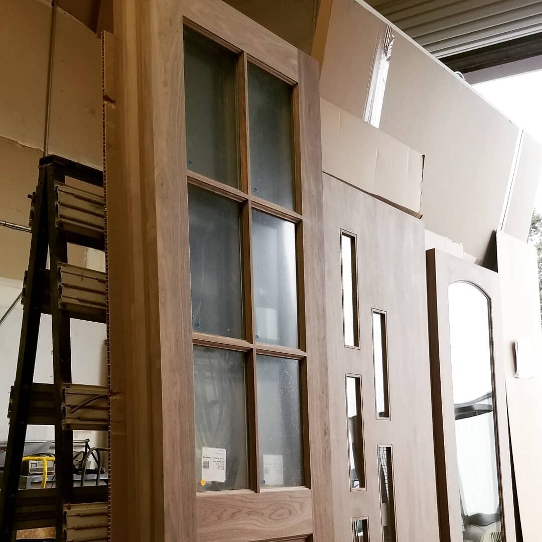 We're really enjoying how popular Walnut has become in the new era of modern and contemporary designs. Though the two outer doors are more traditional, it goes to show that walnuts rich and warm grain brings elegance to any door. #itsinthedetails #no