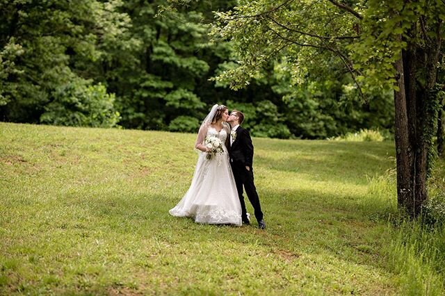 &ldquo;Every once in awhile, in the middle of an ordinary life, love gives us a fairytale.&rdquo; 💫
.
.
.
#goadphoto #midwestweddingphotographer #evansvilleweddingphotographer #indyweddingphotographer #indianapolisweddingphotographer #owensboroweddi