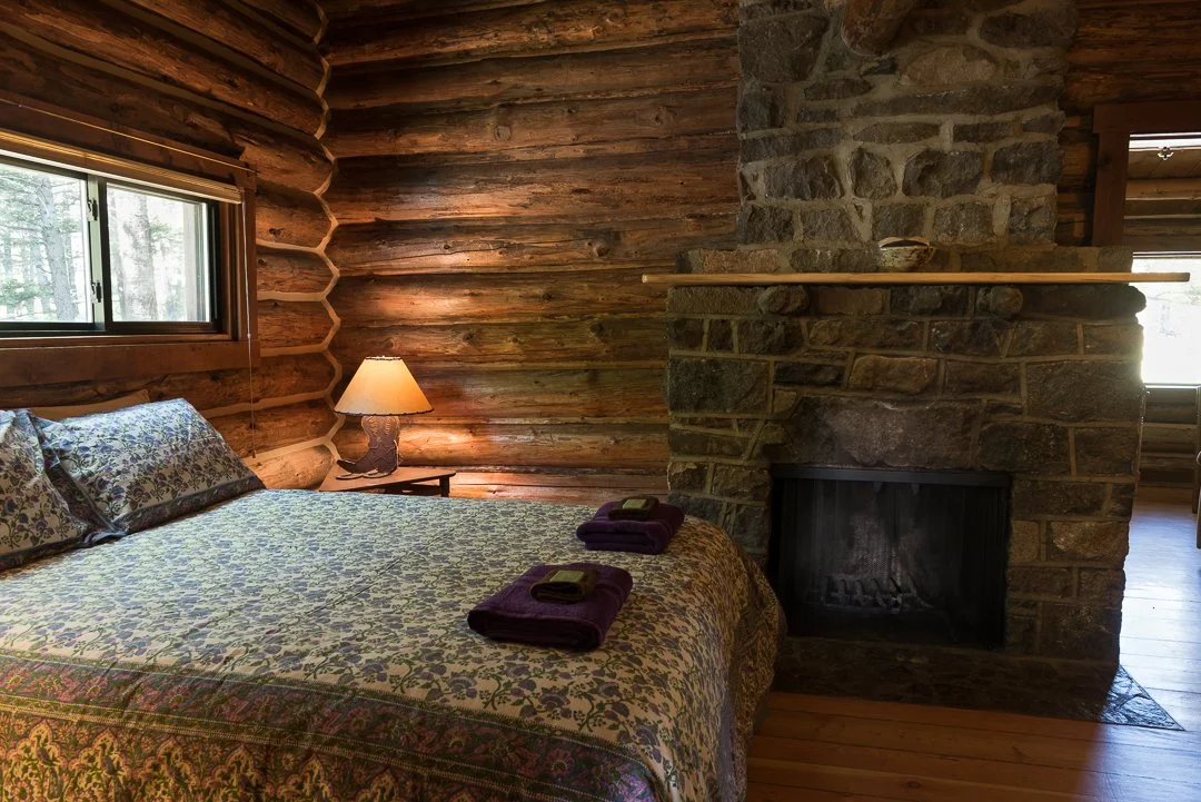 Feathered Pipe Accommodation - Lake Cabin_6.JPG