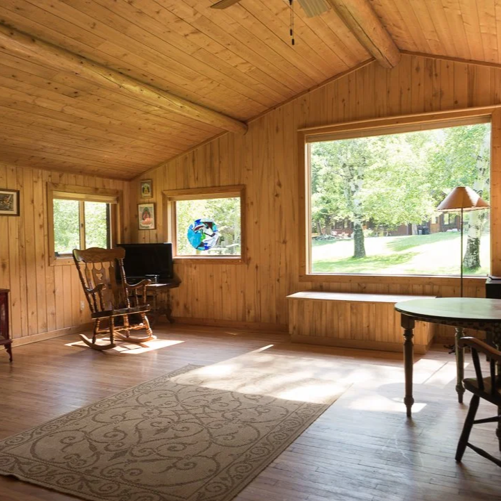 Feathered+Pipe+Accommodation+-+Lake+Cabin_3.png