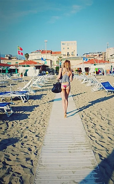 beach italy b.jpg