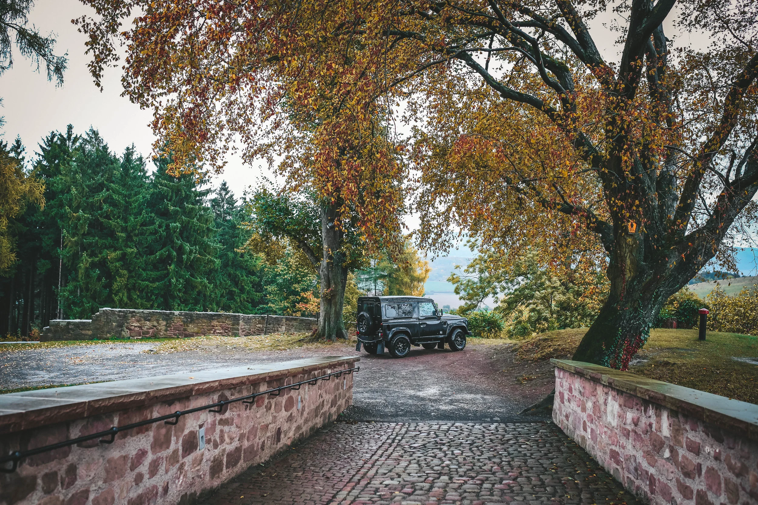 Discover Hanstein Castle 