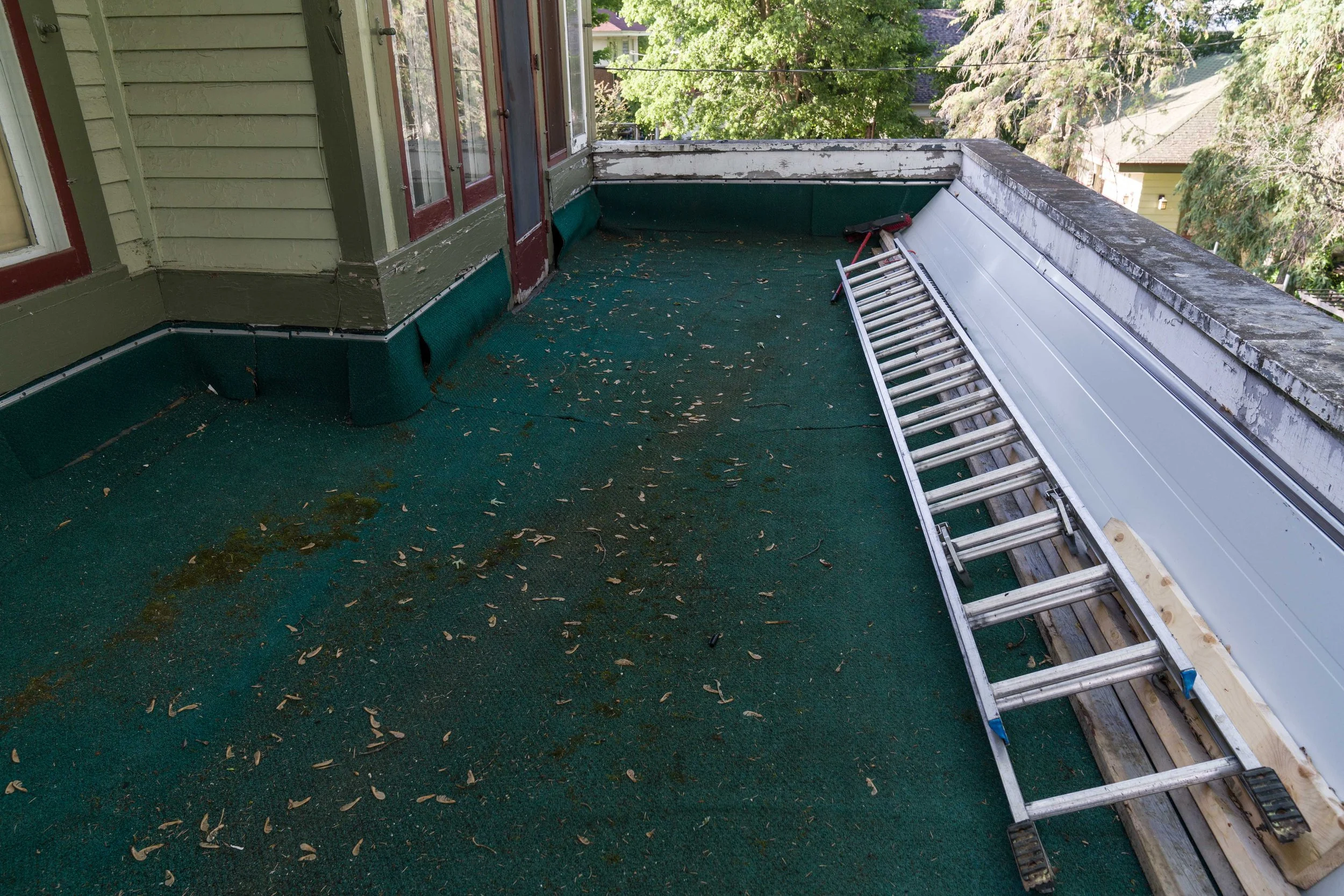 20230111_balconybefore-1.jpg