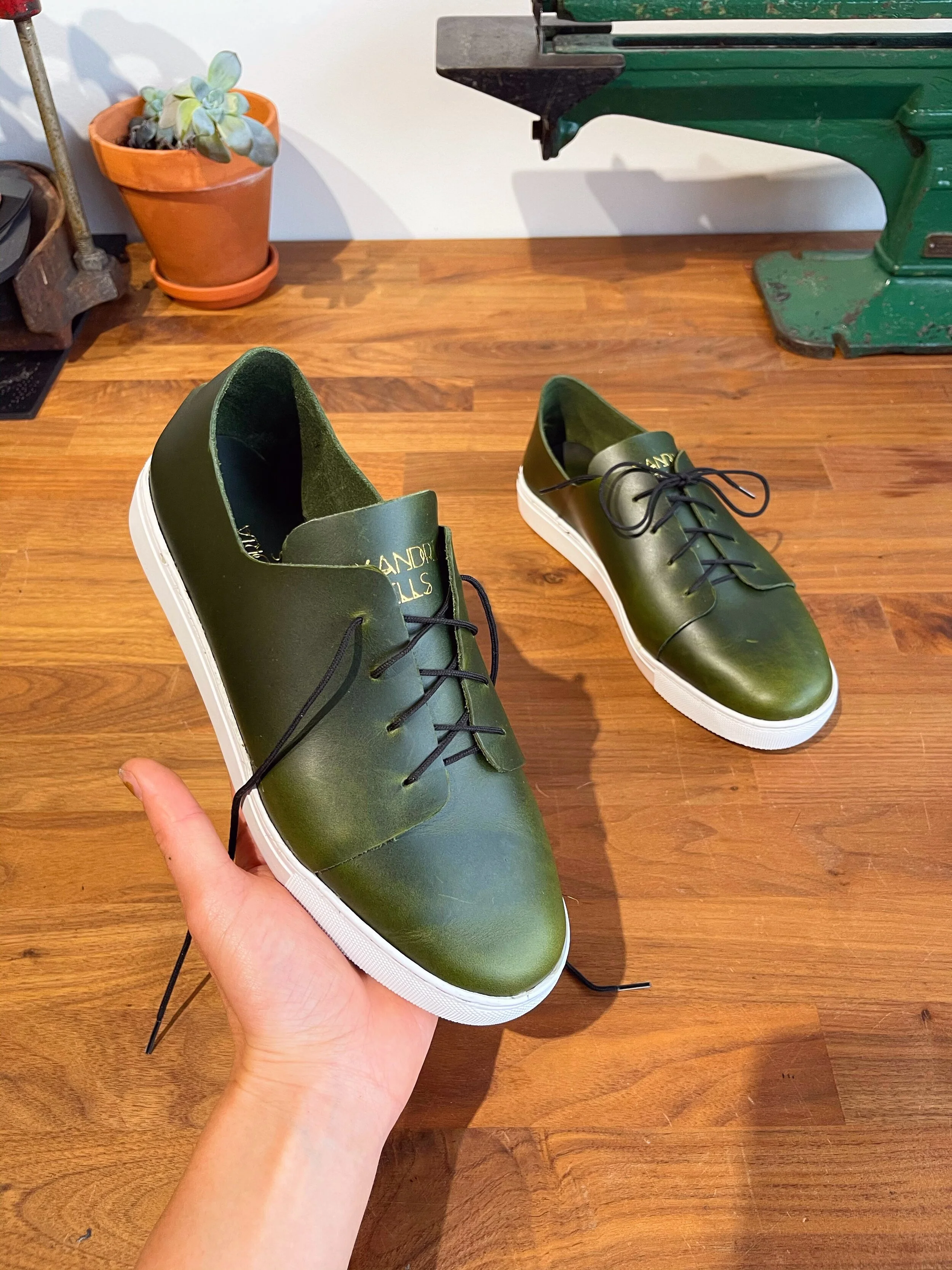 Sneaker Making Workshop Chicago - Learn how to make shoes in one day in this all level fashion class